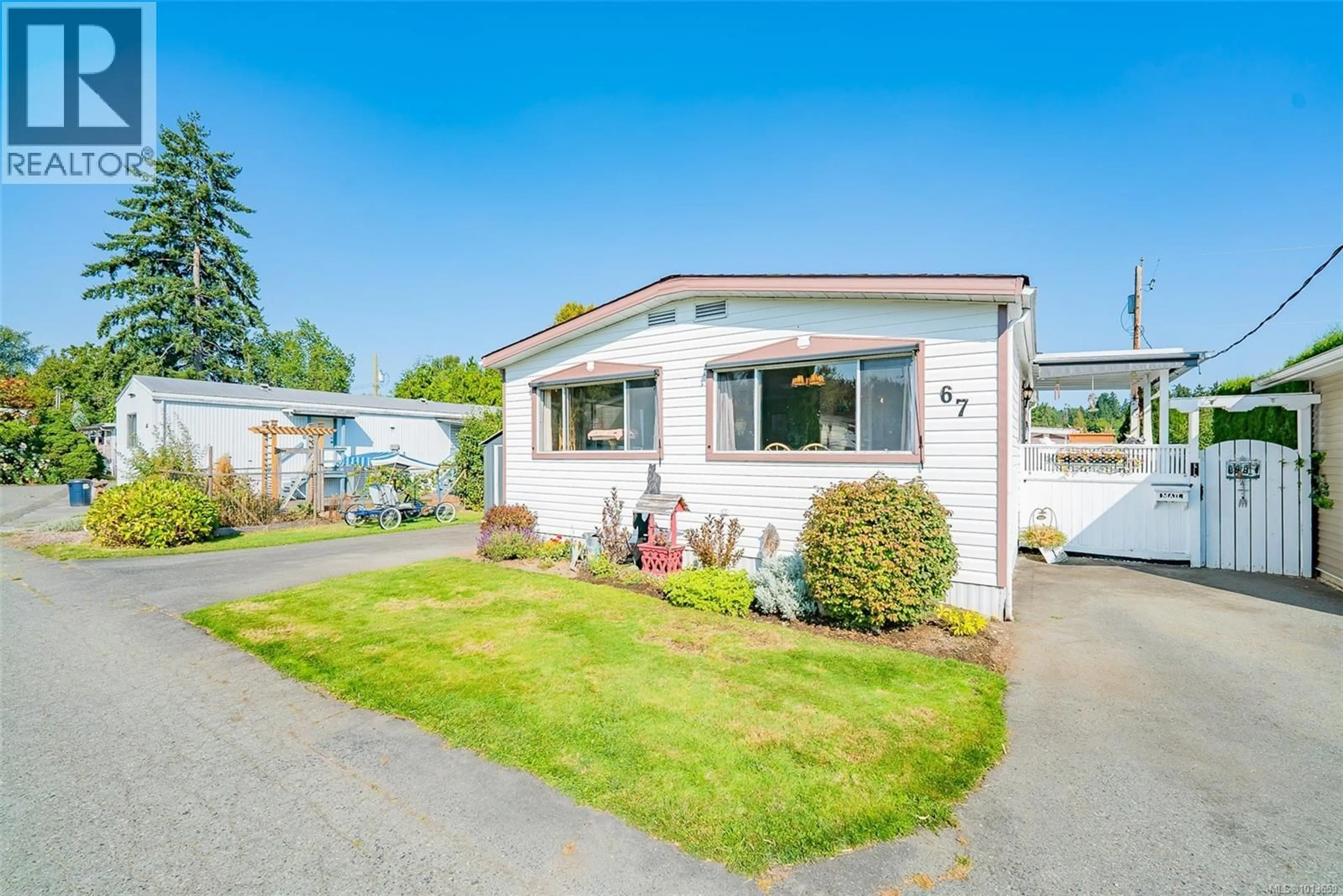 Home with vinyl exterior material, street for 67 - 1572 SEABIRD ROAD, Cassidy British Columbia V9G1L3