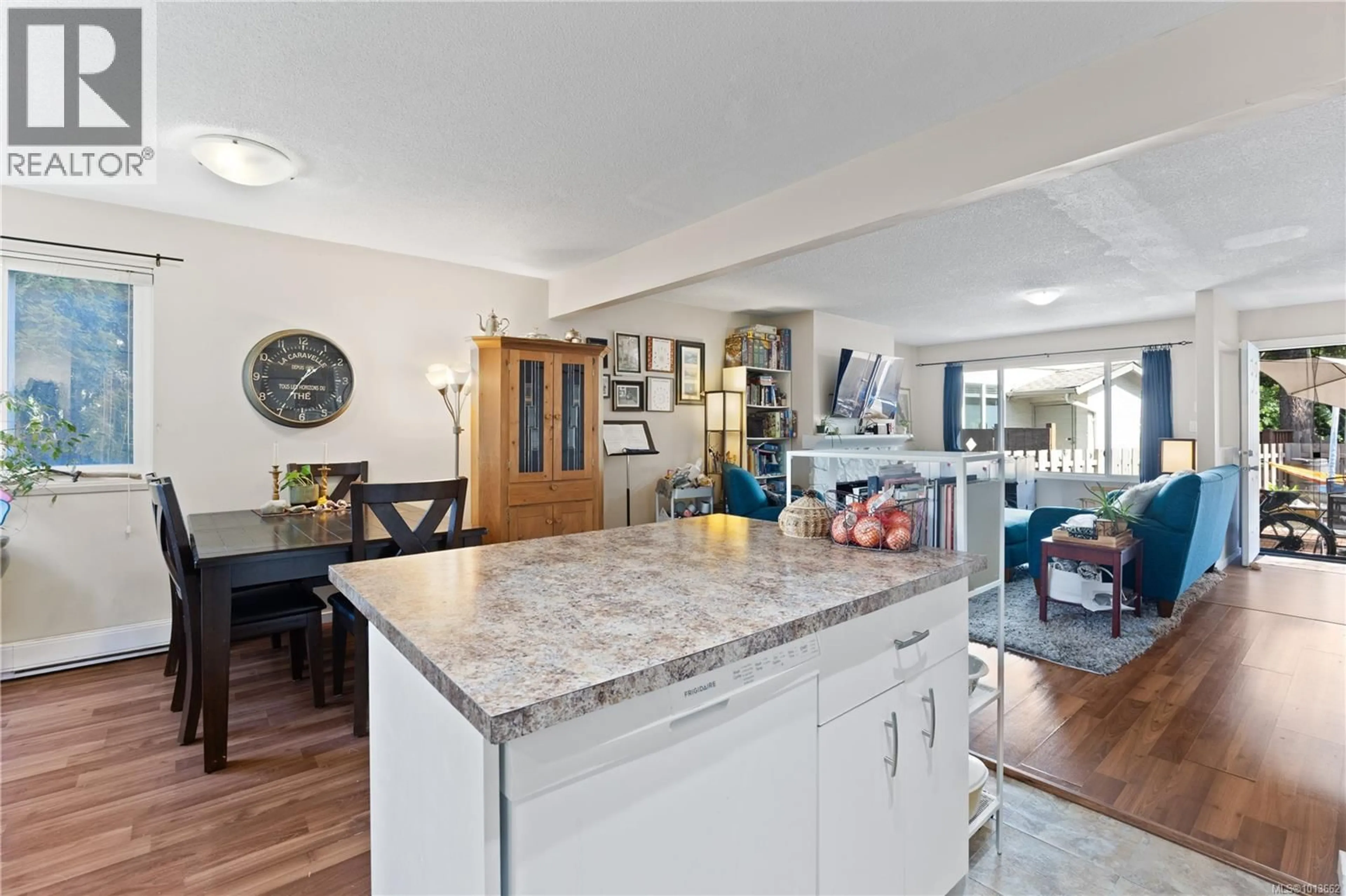 Open concept kitchen, unknown for 1620 FULLER STREET, Nanaimo British Columbia V9S1B1