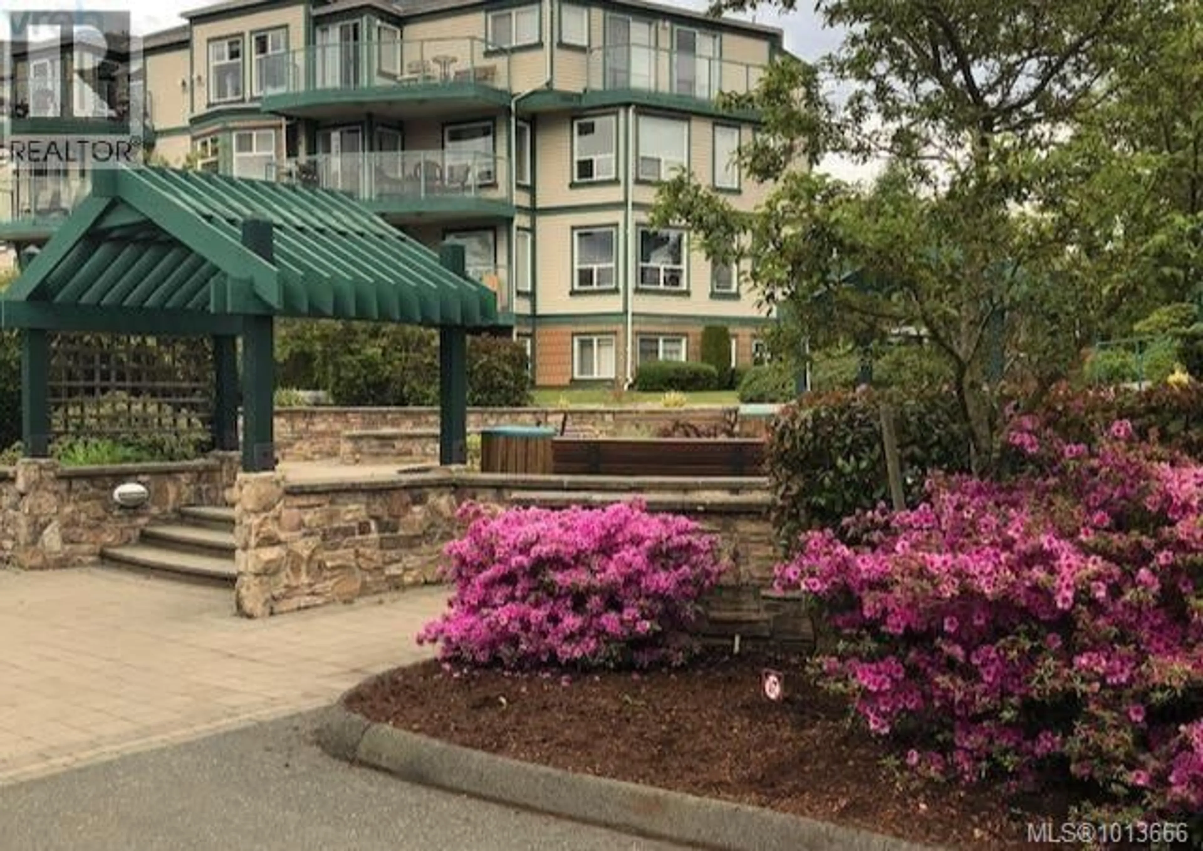 Patio, unknown for 102 - 894 VERNON AVENUE, Saanich British Columbia V8X2W6