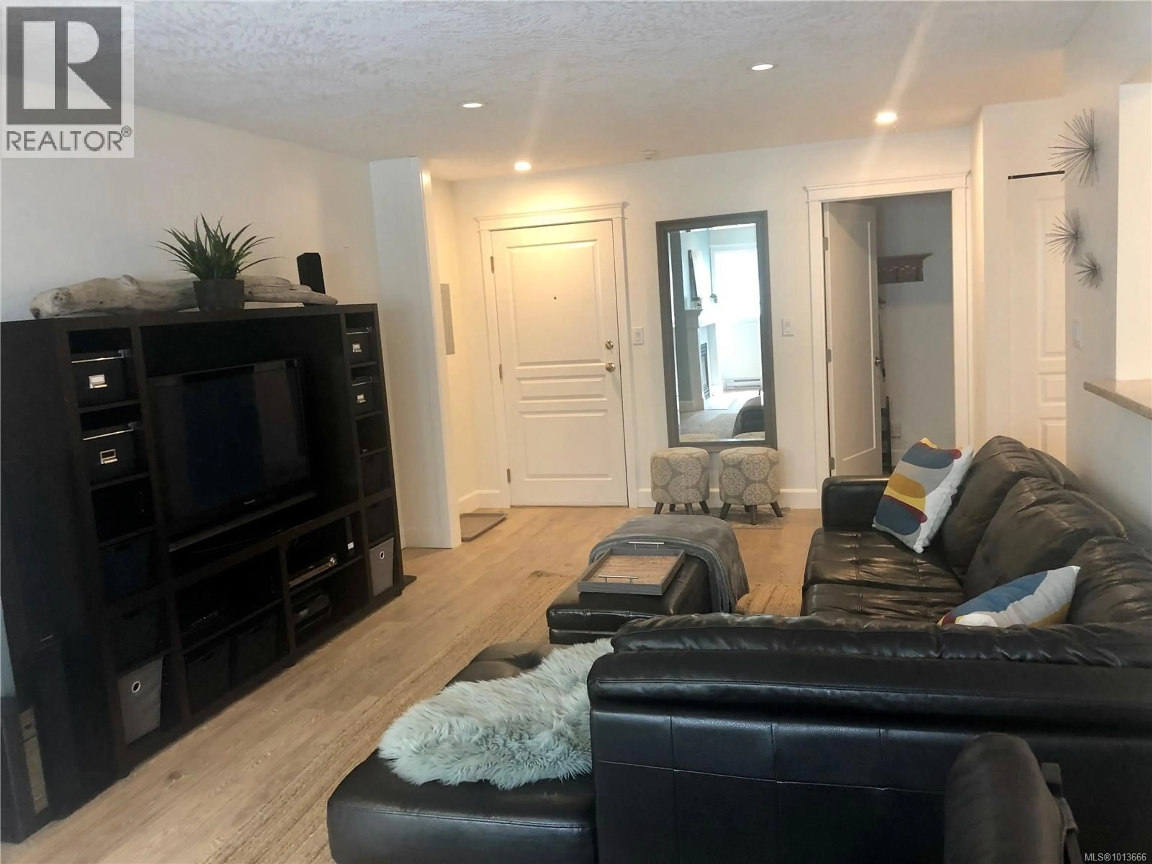 Living room with furniture, wood/laminate floor for 102 - 894 VERNON AVENUE, Saanich British Columbia V8X2W6