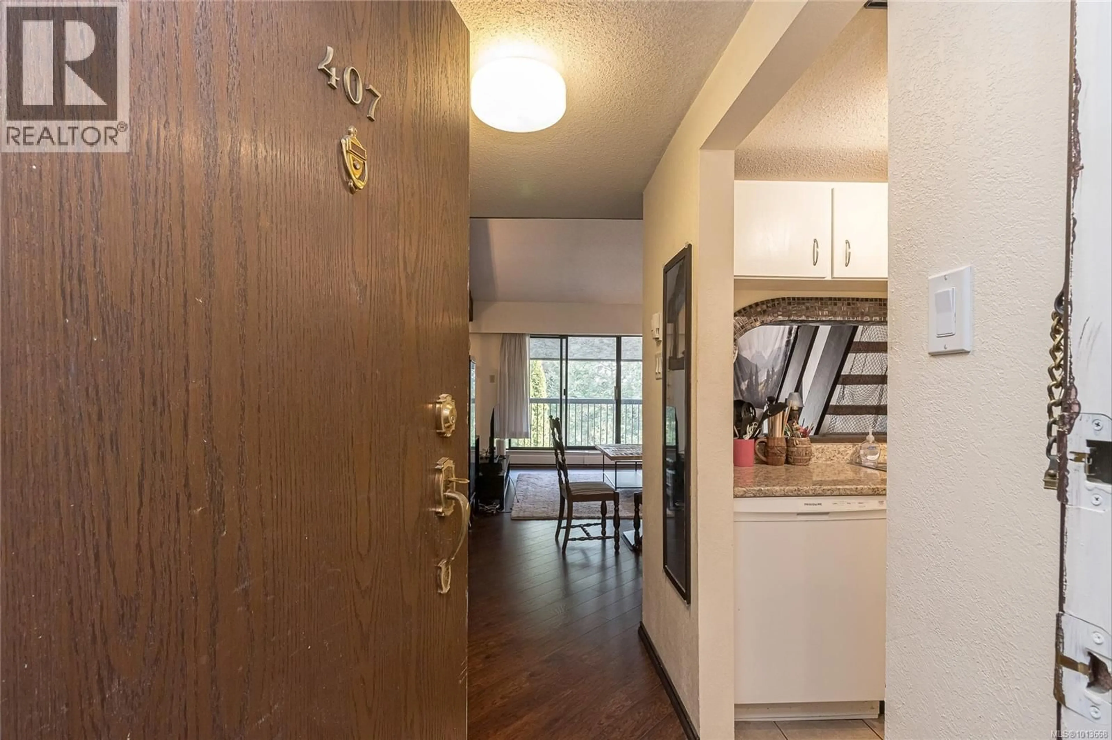 Indoor foyer for 407 - 1009 MCKENZIE AVENUE, Saanich British Columbia V8X4B1