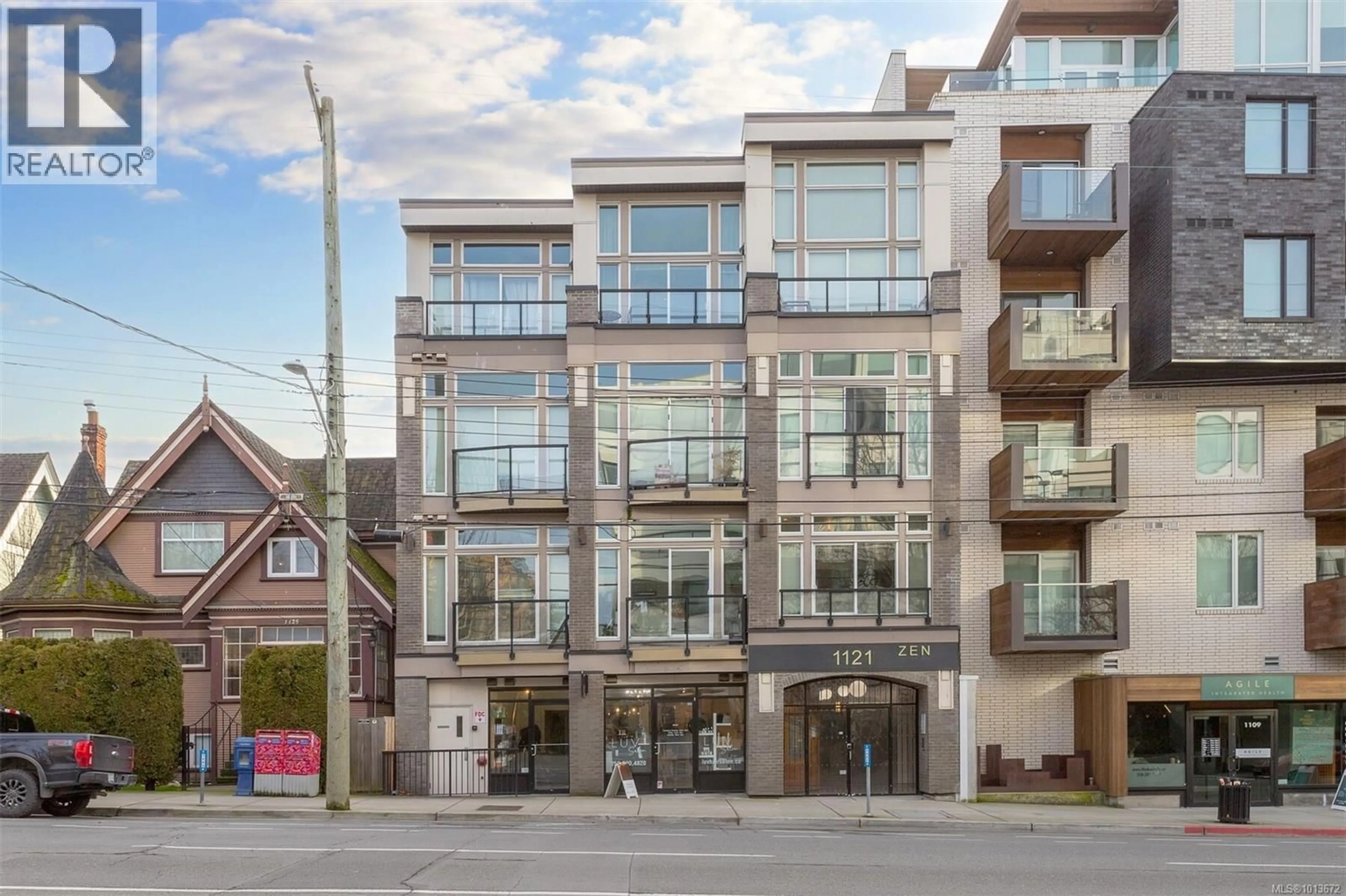 Unknown for 402 - 1121 FORT STREET, Victoria British Columbia V8V3K9
