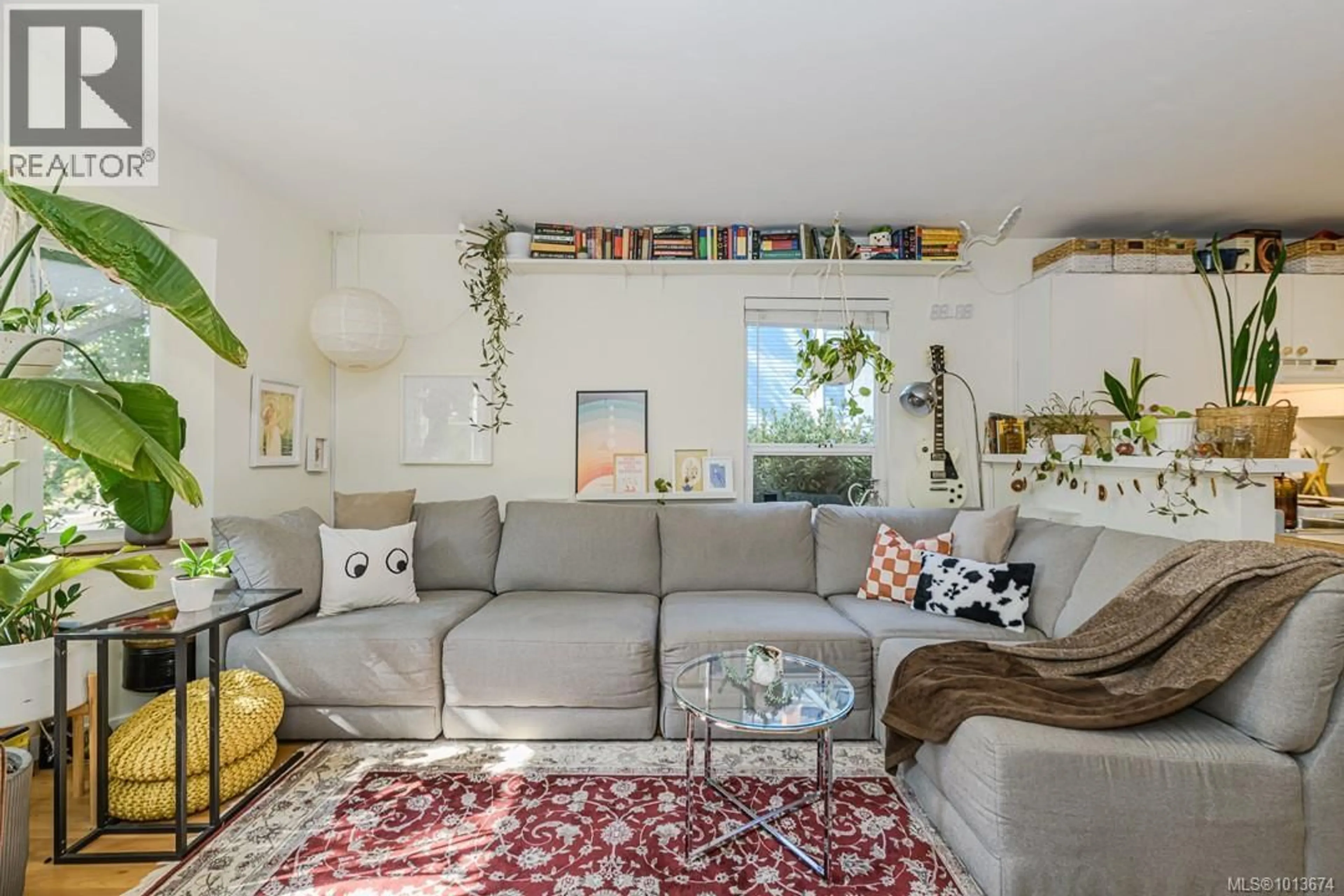 Living room with furniture, unknown for 637 PINE STREET, Victoria British Columbia V9A2Z9
