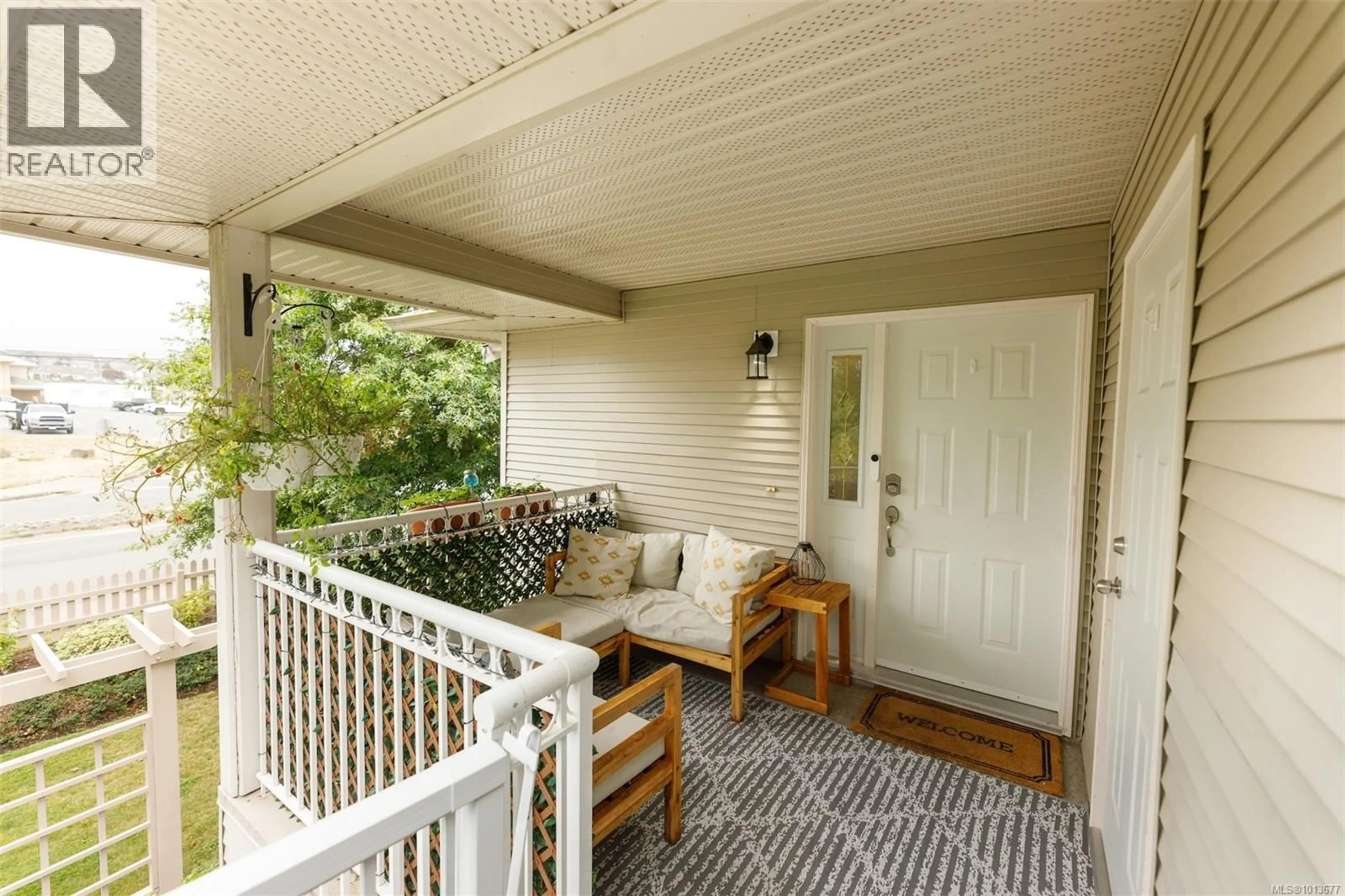 Patio, street for 6132B MCGIRR ROAD, Nanaimo British Columbia V9V1V1