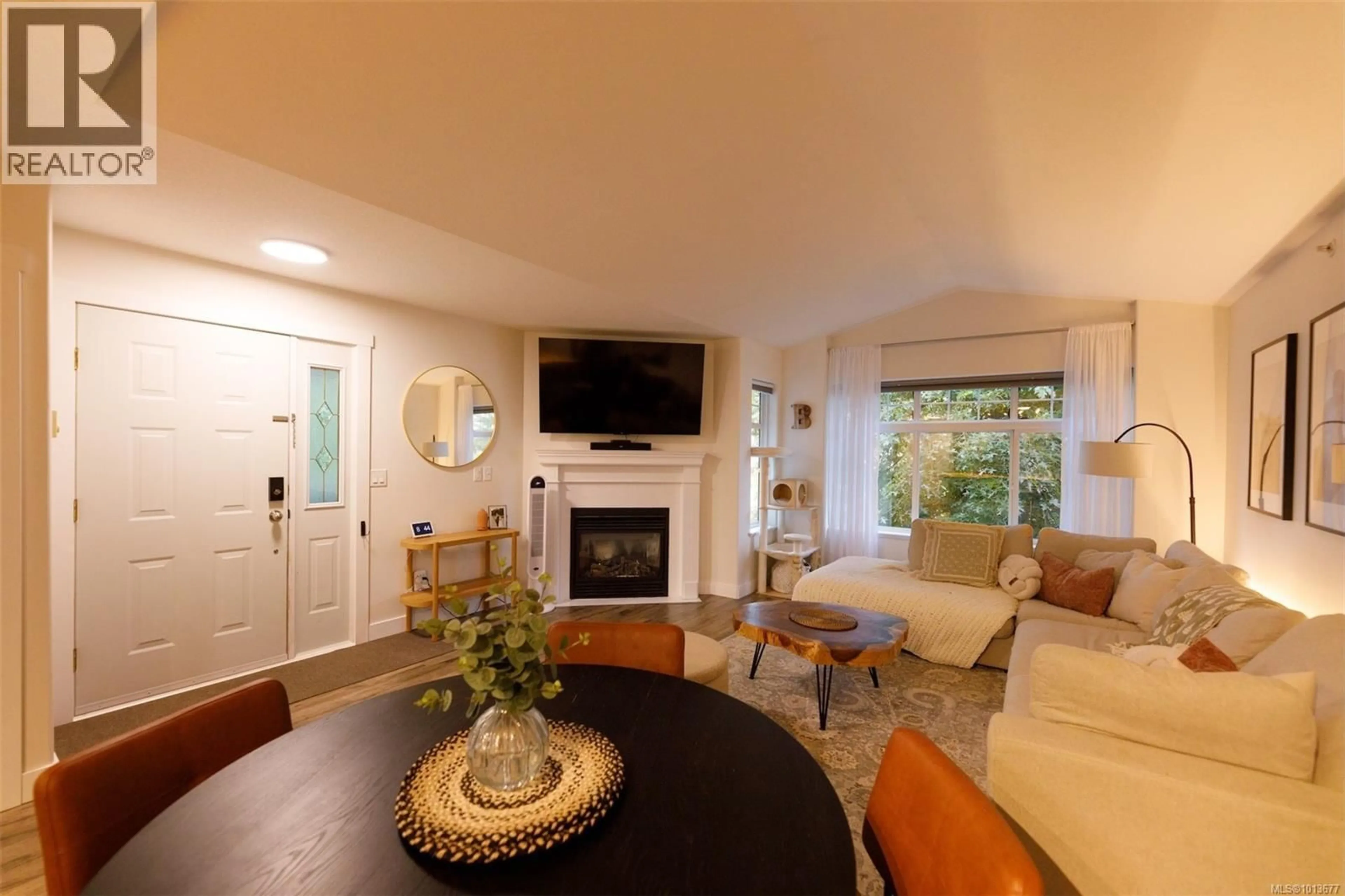 Living room with furniture, unknown for 6132B MCGIRR ROAD, Nanaimo British Columbia V9V1V1