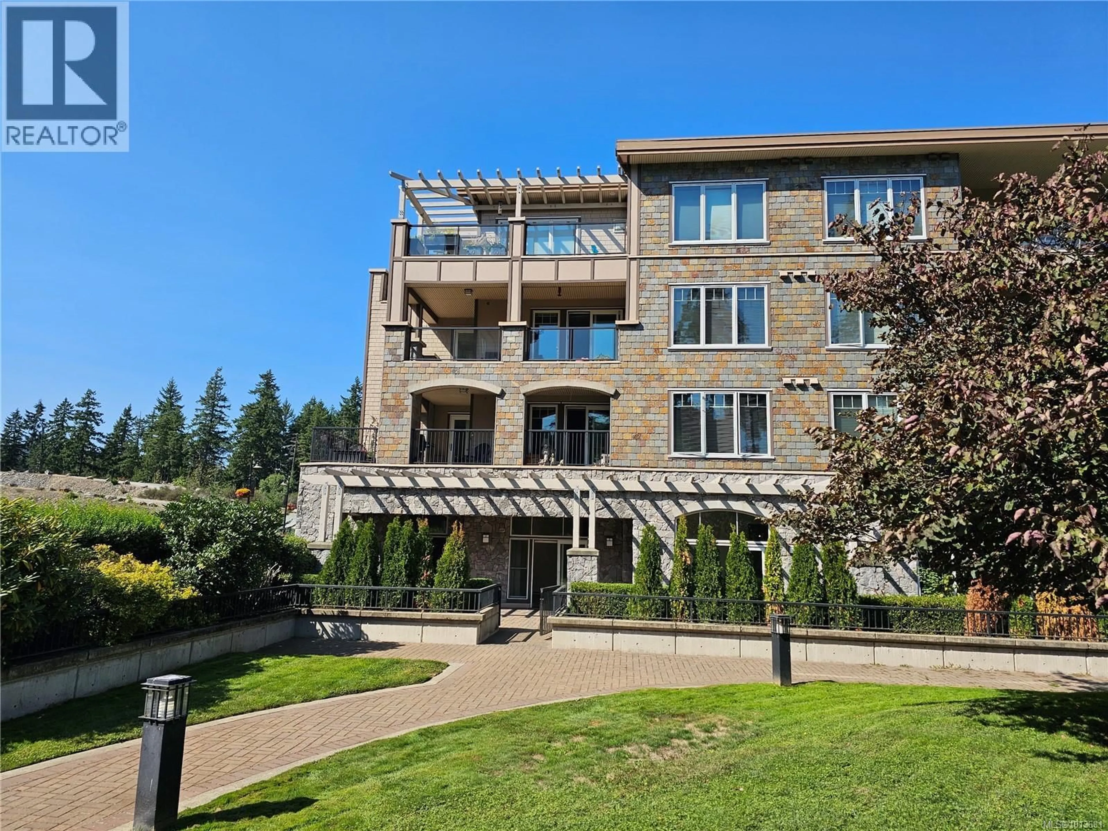 Patio, building for 147 - 1335 BEAR MOUNTAIN PARKWAY, Langford British Columbia V9B6T9