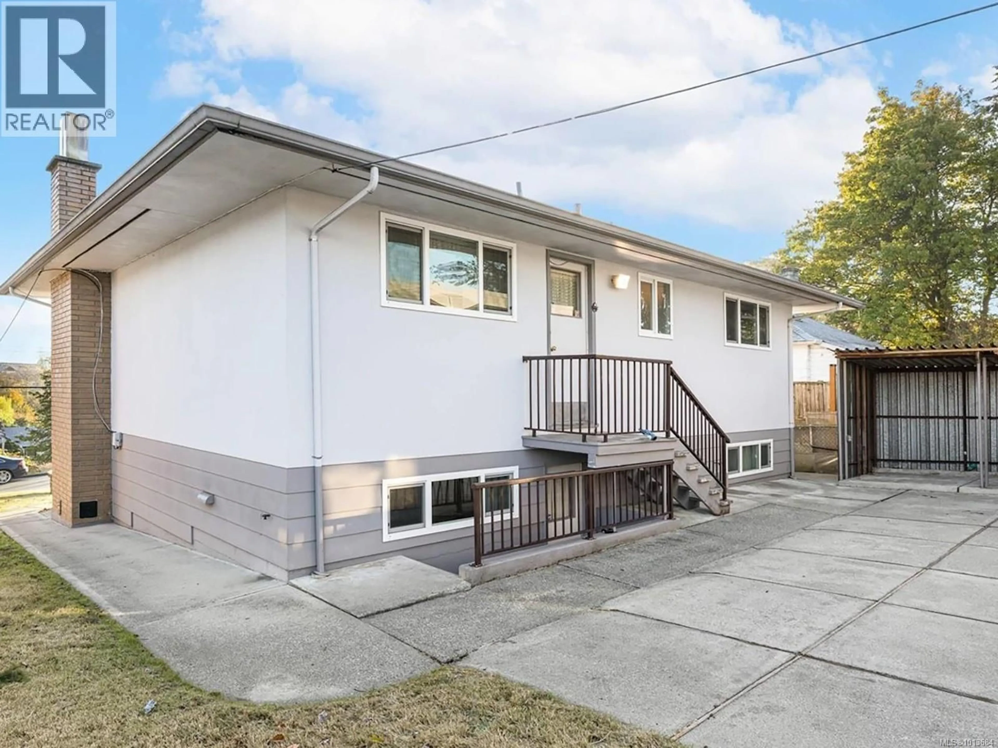 Home with vinyl exterior material, street for 395 CHESTERLEA AVENUE, Nanaimo British Columbia V9R4B2