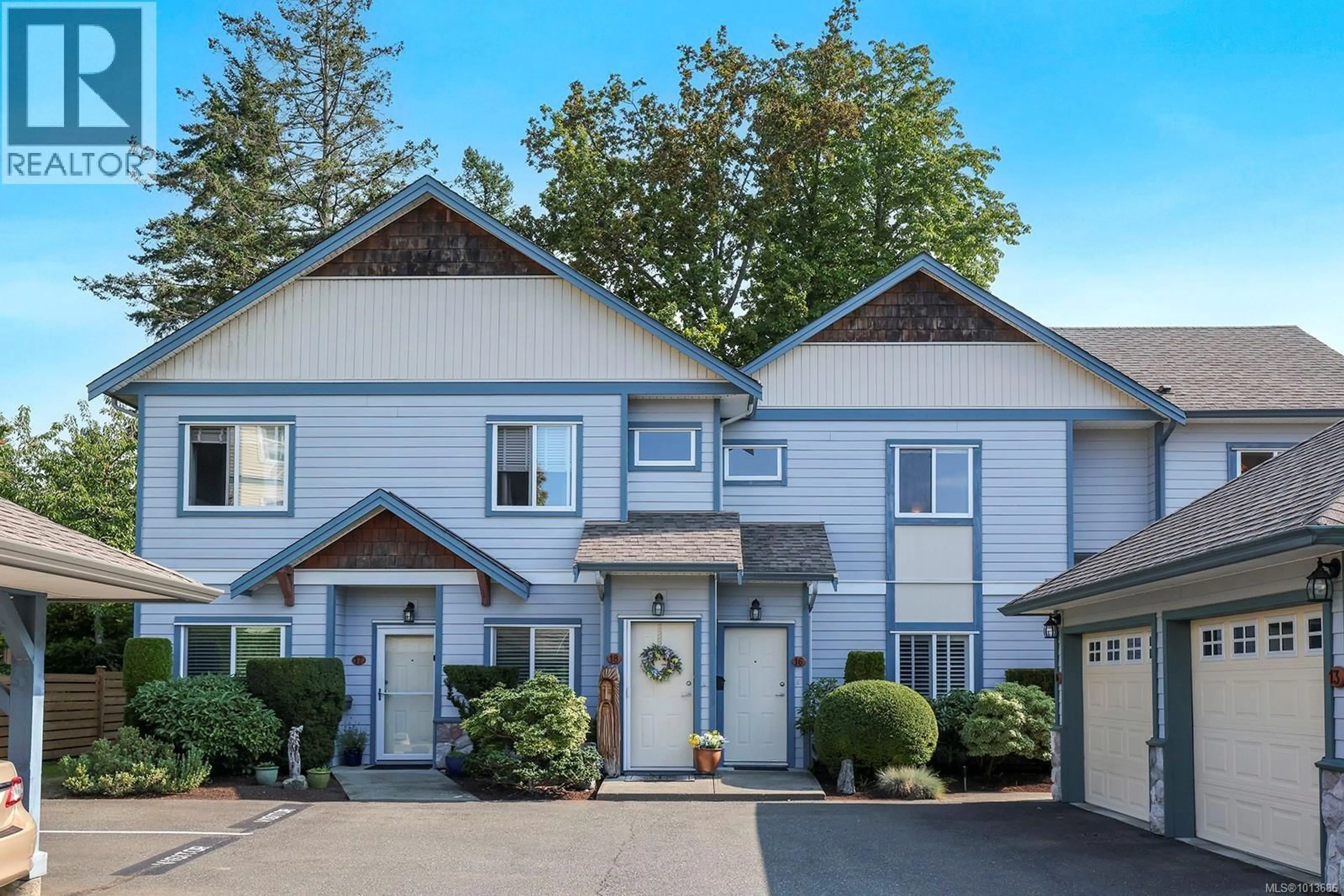 Home with vinyl exterior material, street for 16 - 1646 BALMORAL AVENUE, Comox British Columbia V9M2N1
