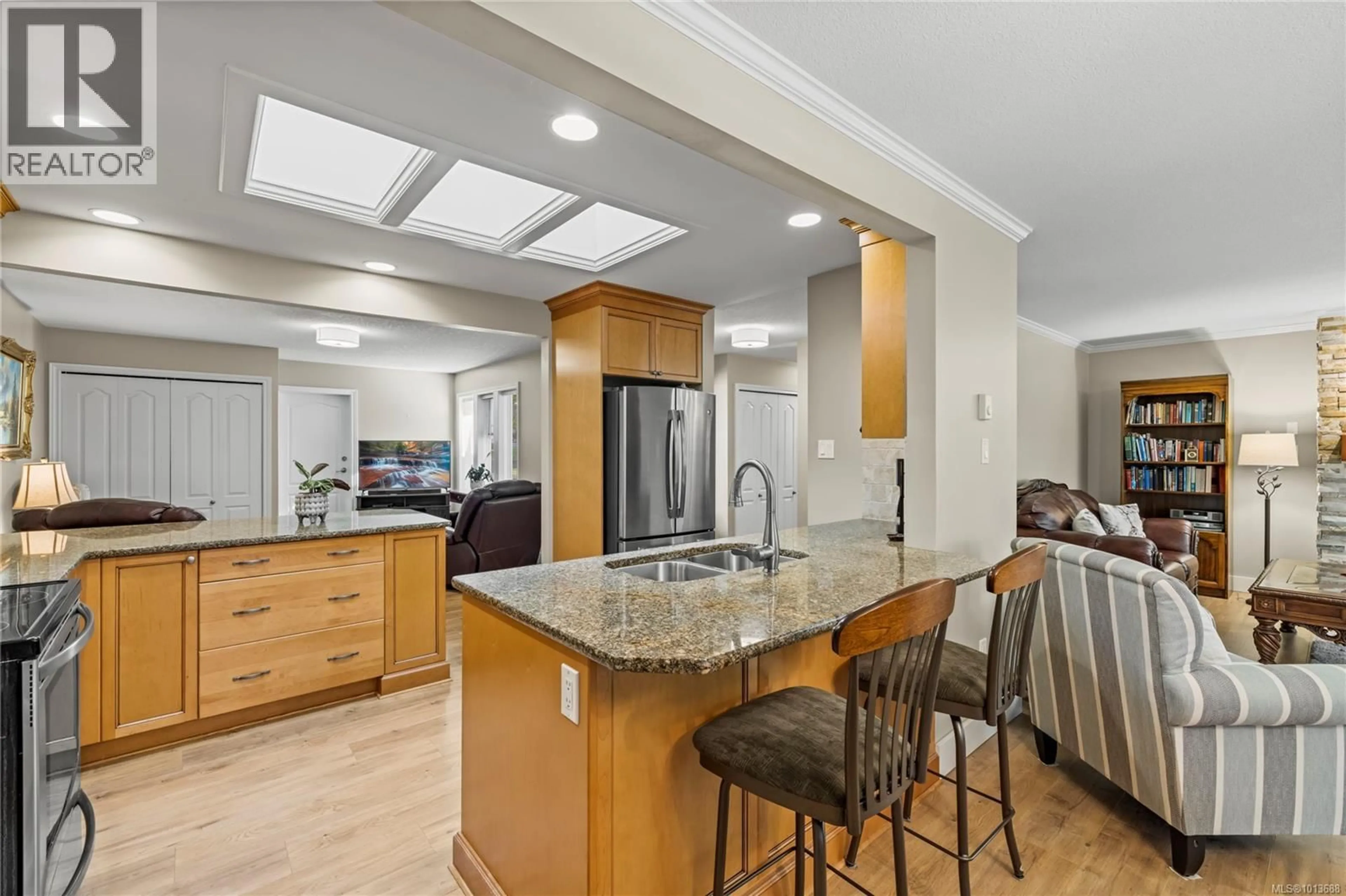 Open concept kitchen, ceramic/tile floor for 24 - 810 CHESTNUT STREET, Qualicum Beach British Columbia V9K2M6