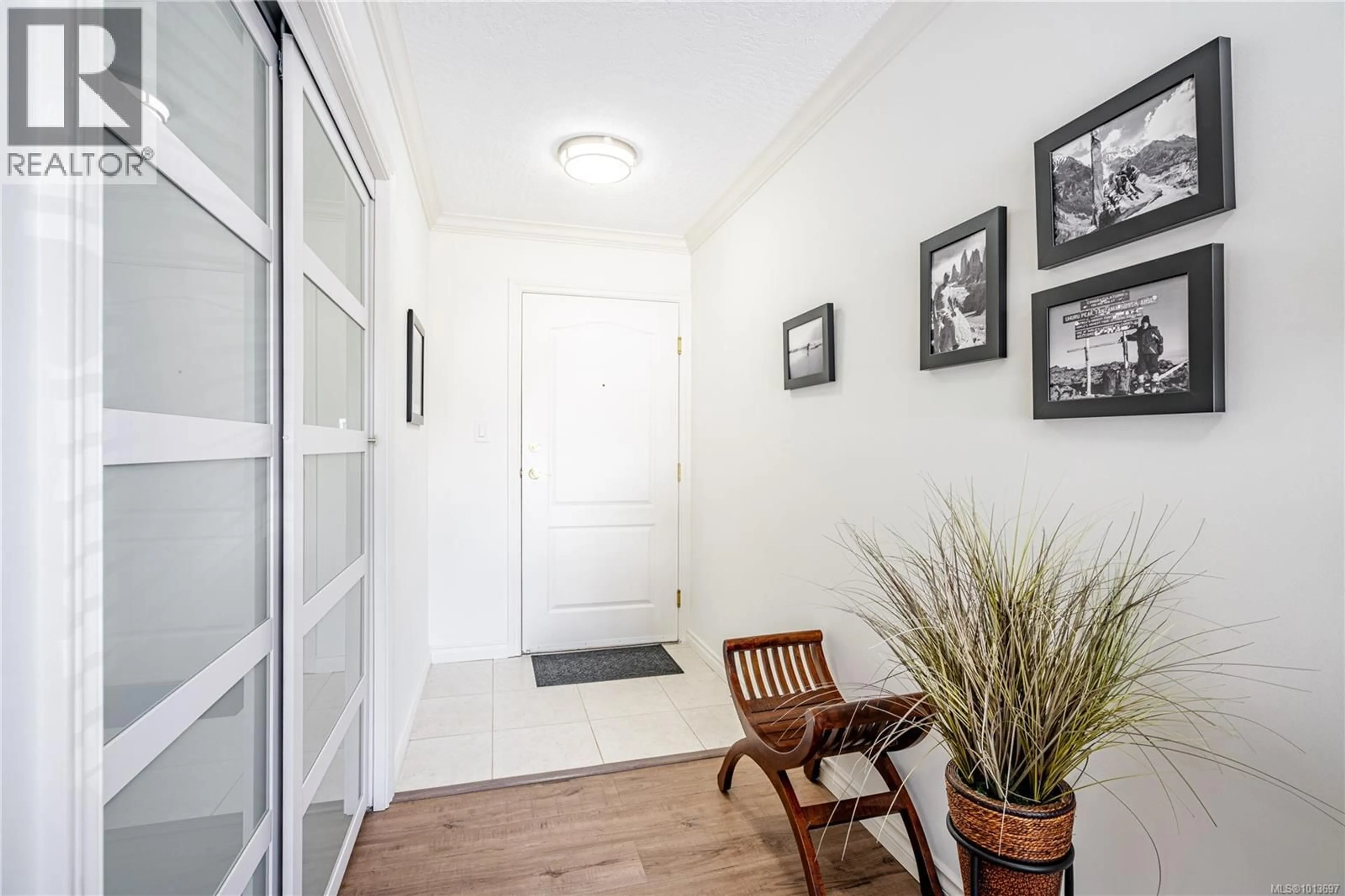 Indoor entryway for 306 - 1 BUDDY ROAD, View Royal British Columbia V9B1V6