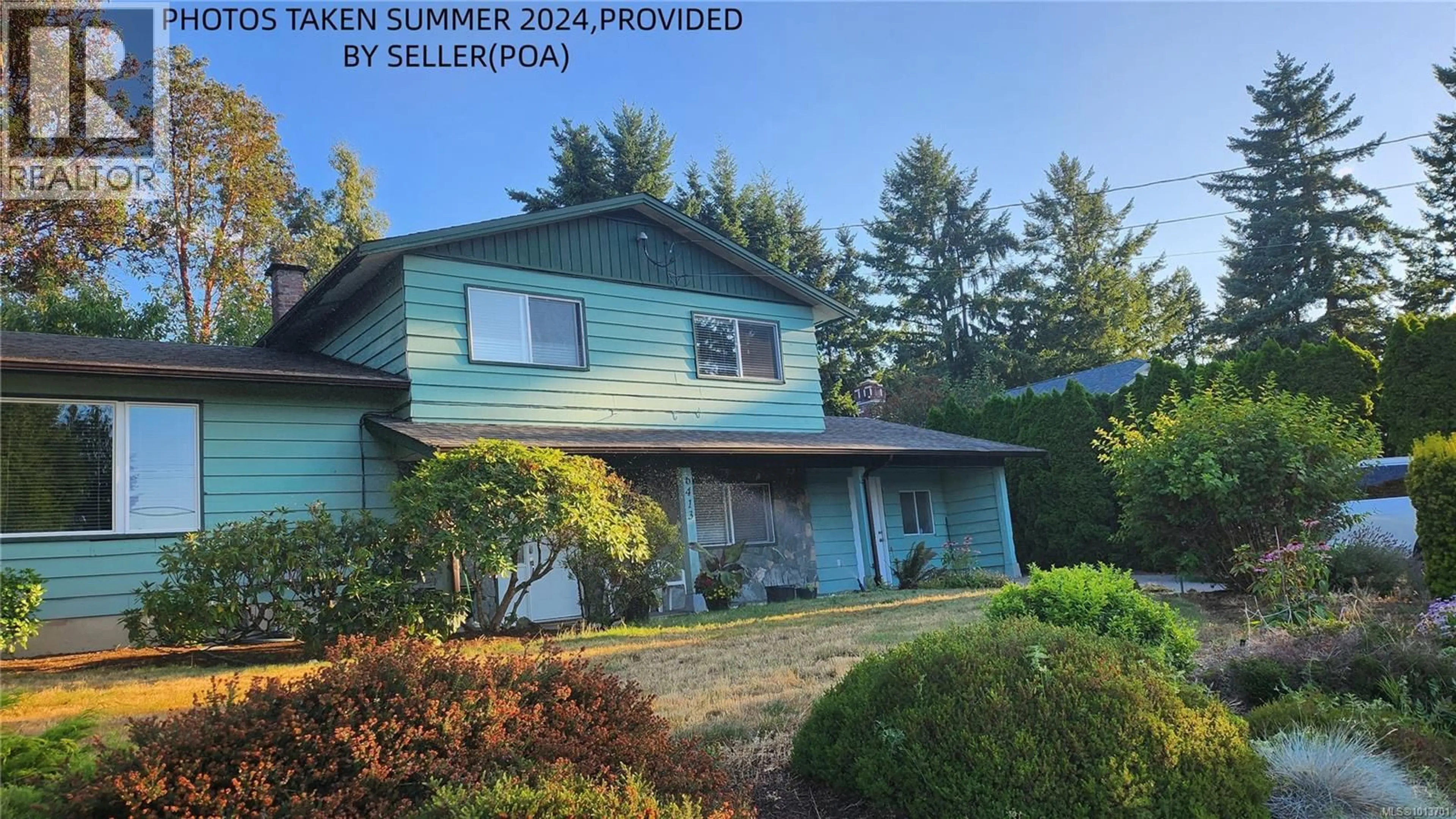 A pic from outside/outdoor area/front of a property/back of a property/a pic from drone, street for 6413 SOUTHAMPTON ROAD, Nanaimo British Columbia V9V1A4