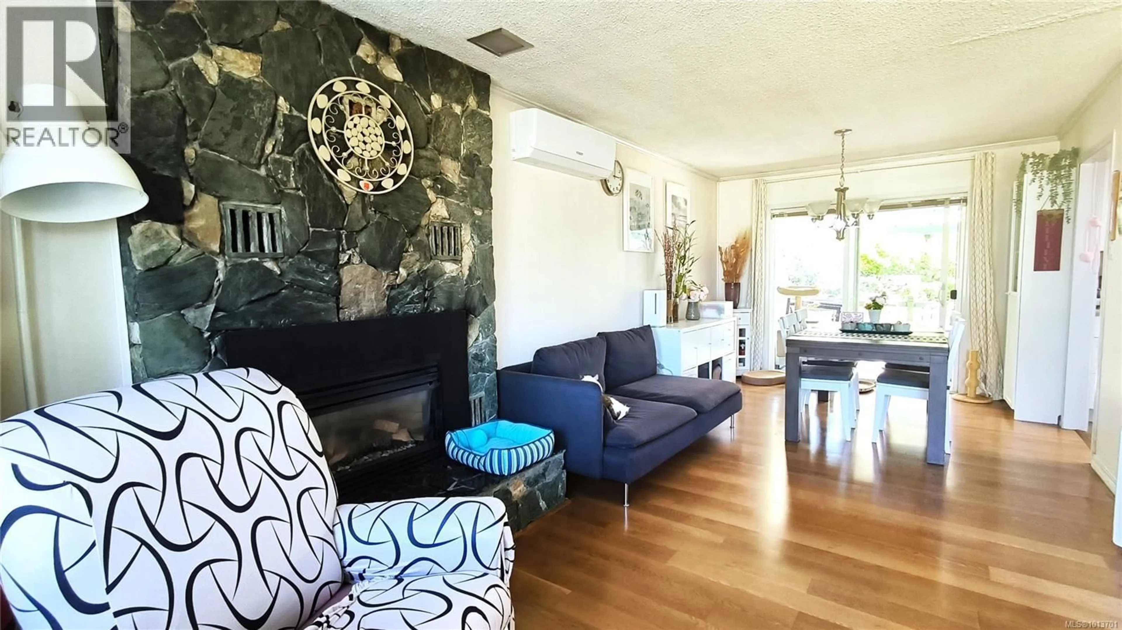 Living room with furniture, unknown for 6413 SOUTHAMPTON ROAD, Nanaimo British Columbia V9V1A4
