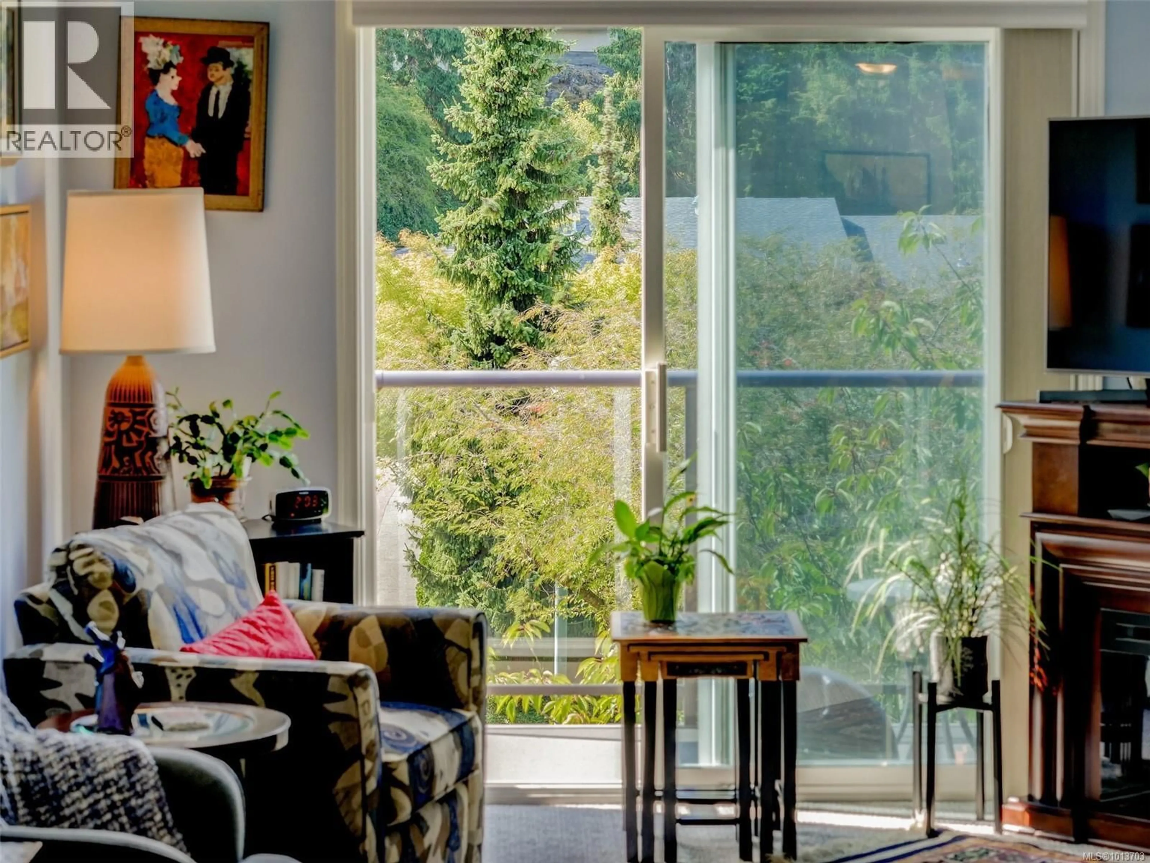 Living room with furniture, unknown for 302 - 1485 GARNET ROAD, Saanich British Columbia V8P5X9