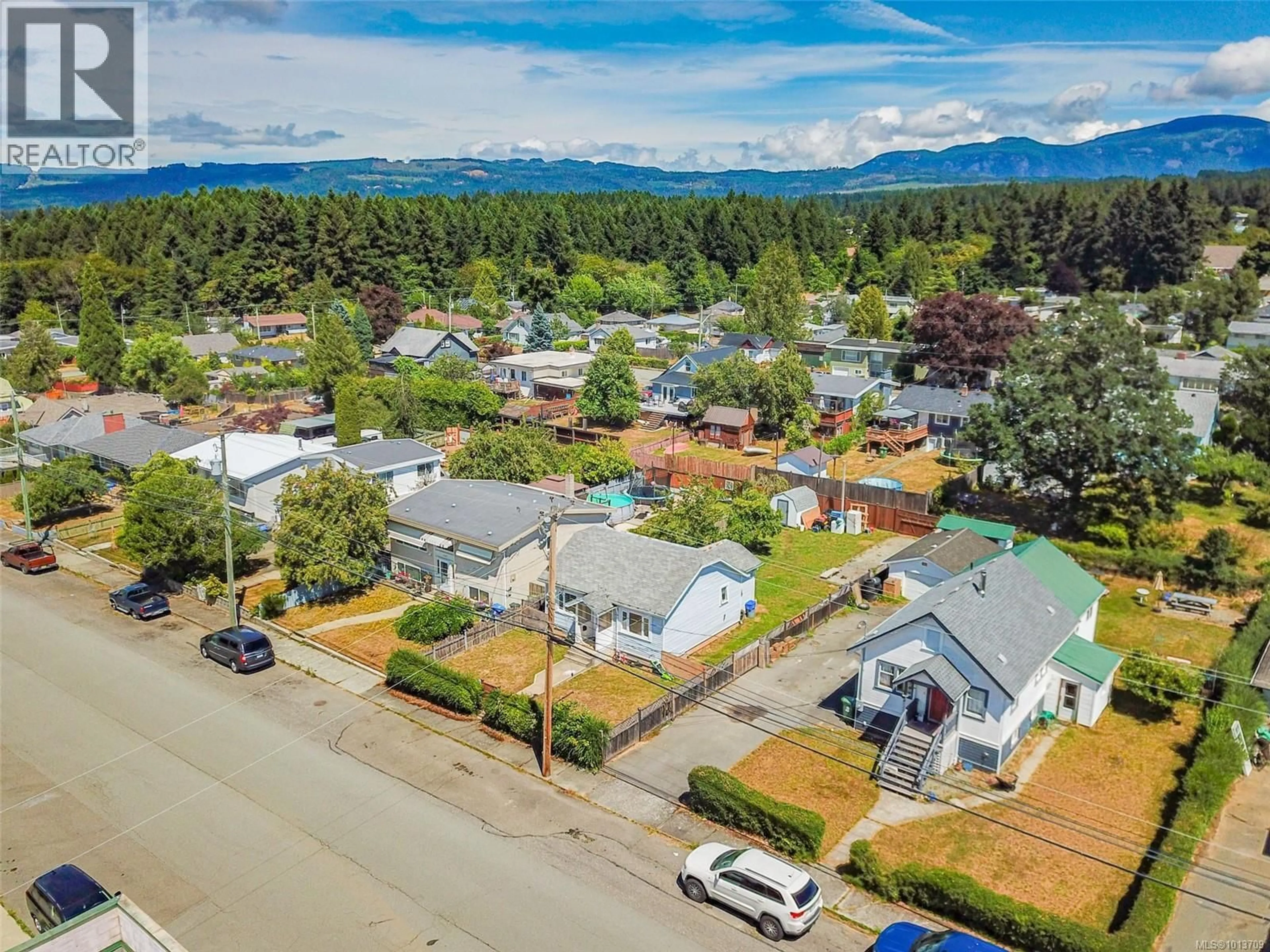A pic from outside/outdoor area/front of a property/back of a property/a pic from drone, mountain view for 2939 11TH AVENUE, Port Alberni British Columbia V9Y7L7