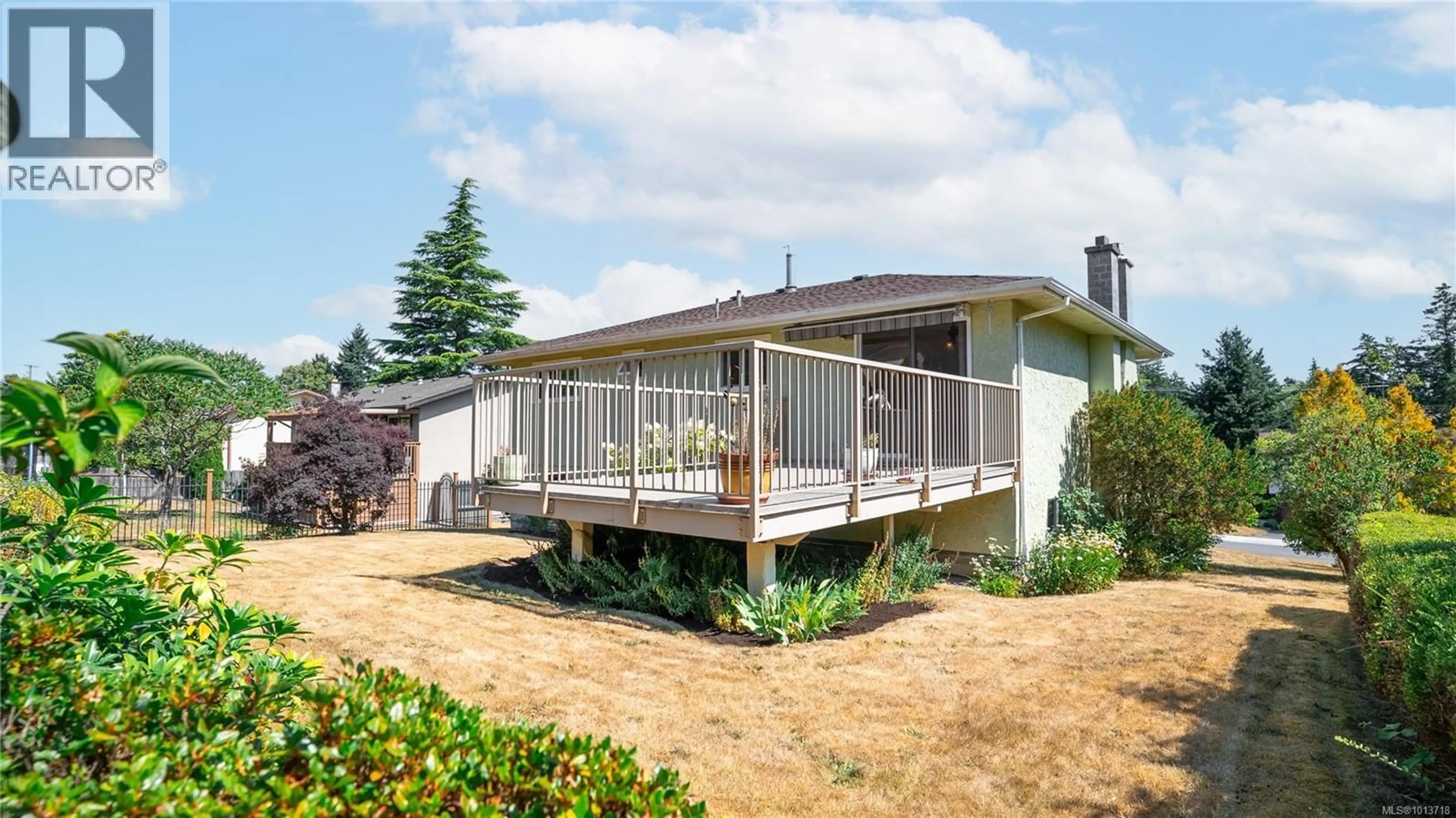 Home with vinyl exterior material, unknown for 615 VANALMAN AVENUE, Saanich British Columbia V8Z3A8