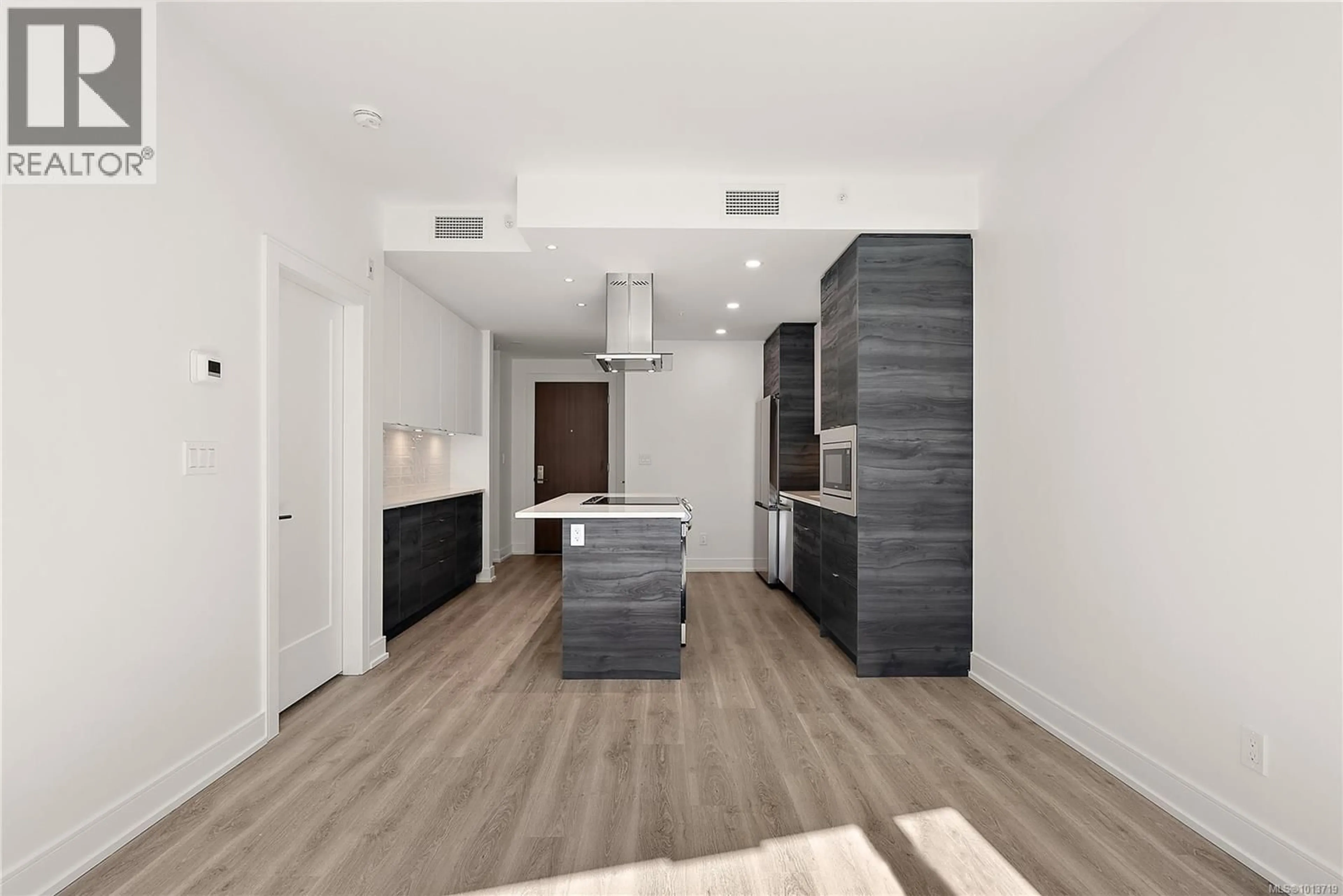 Unknown for 716 - 1628 STORE STREET, Victoria British Columbia V8W3K3