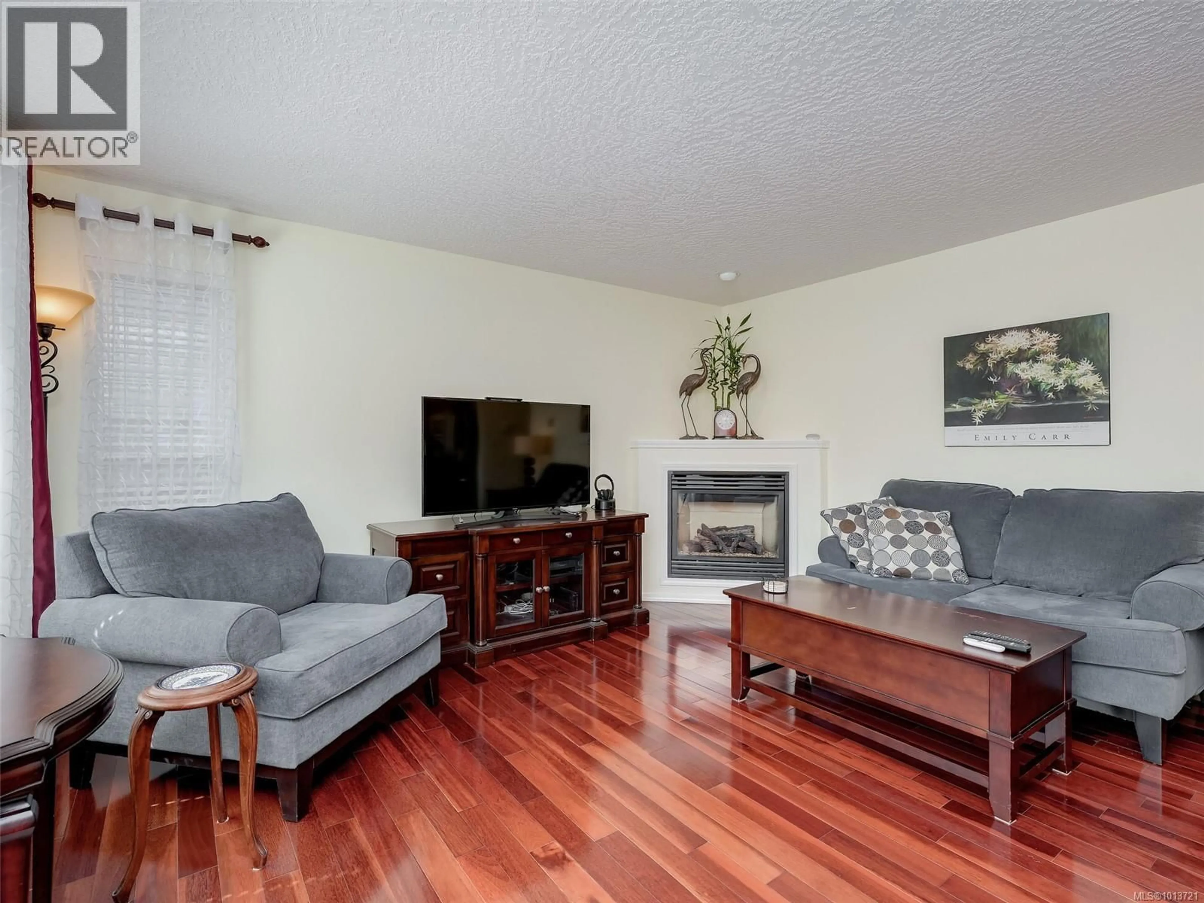 Living room with furniture, wood/laminate floor for 6721 CHARLENE PLACE, Sooke British Columbia V9Z0H4