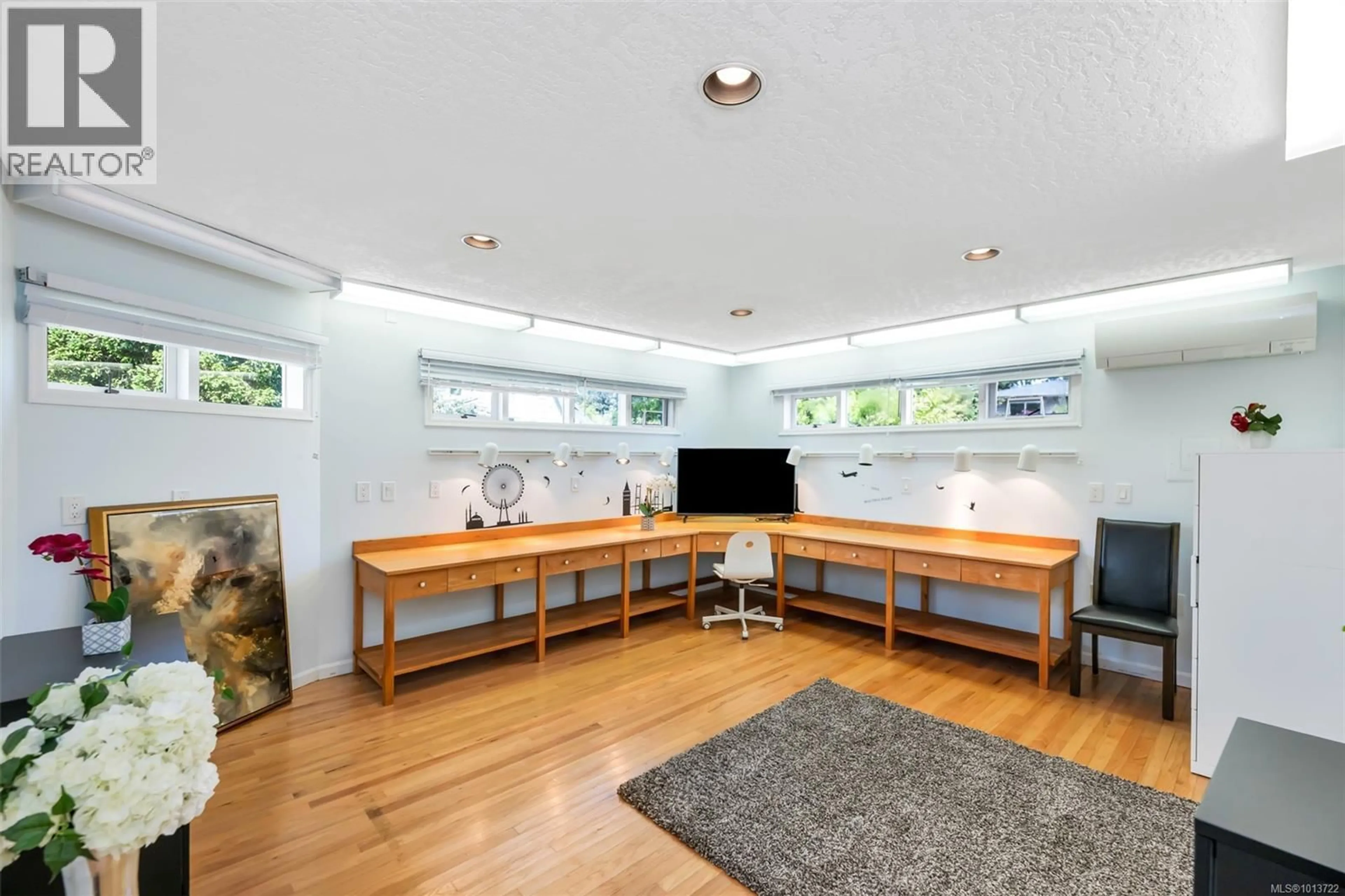 Unknown for 4216 WAKEFIELD PLACE, Saanich British Columbia V8N6E5