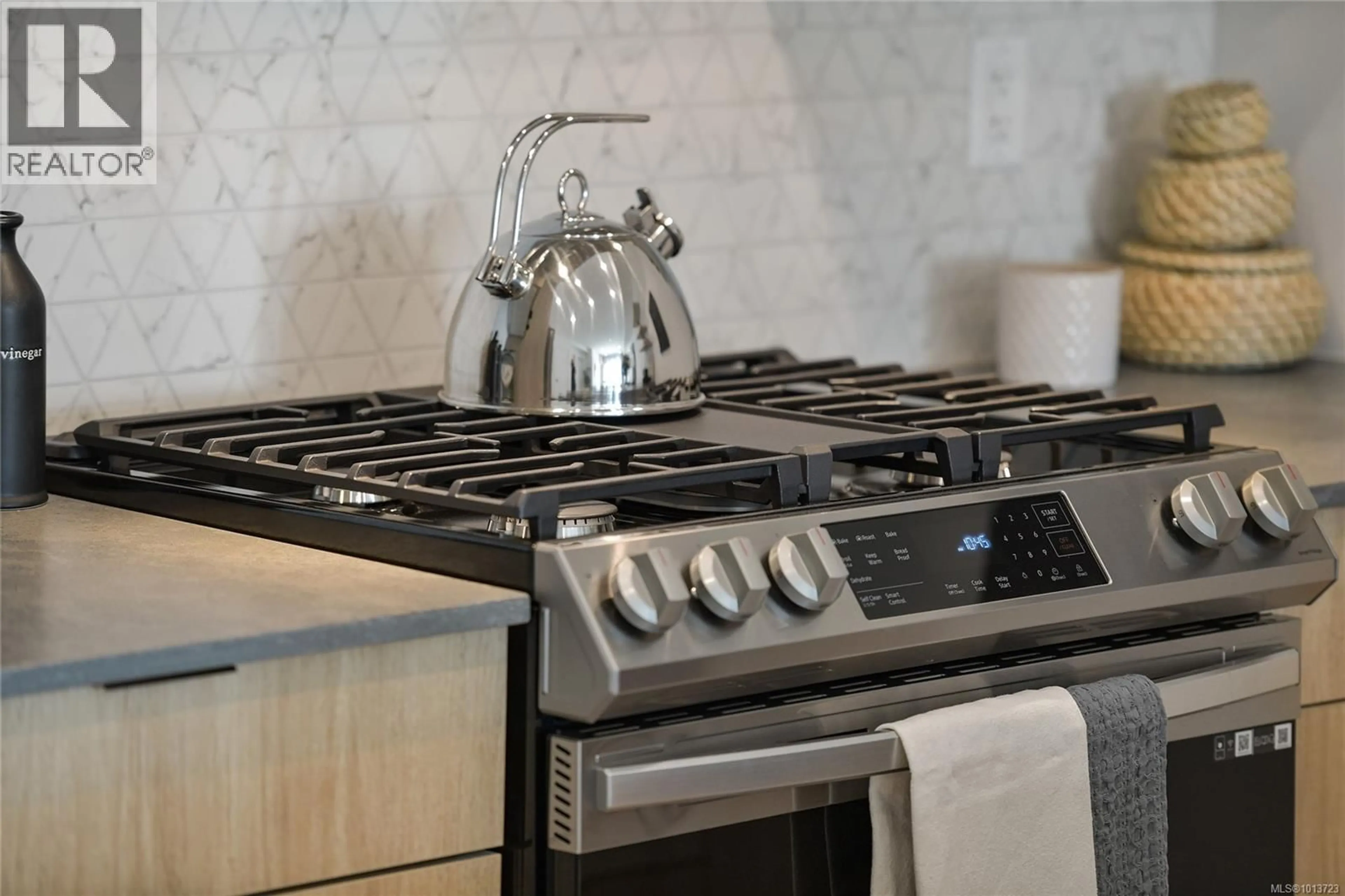 Contemporary kitchen, ceramic/tile floor for 207 - 1114 SAMAR CRESCENT, Langford British Columbia V9B7C5