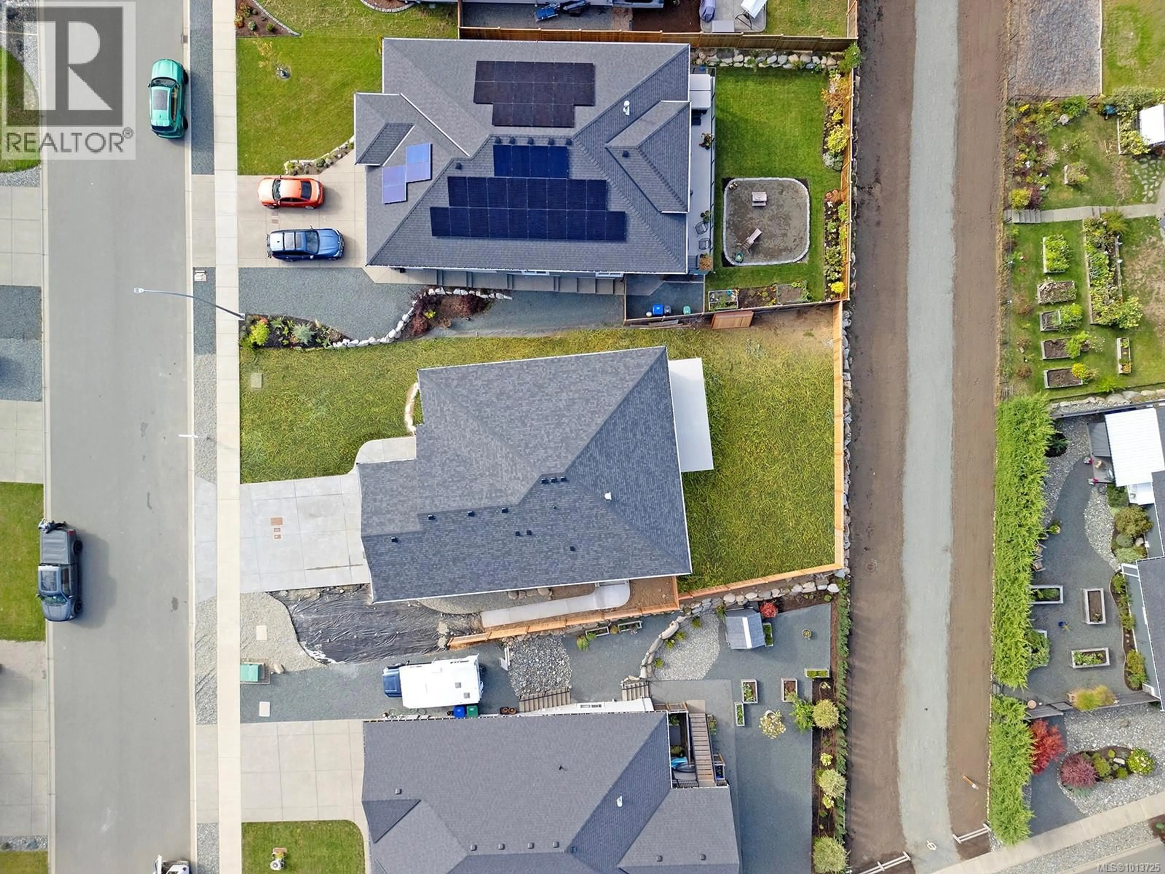 A pic from outside/outdoor area/front of a property/back of a property/a pic from drone, unknown for 3287 EAGLEVIEW CRESCENT, Courtenay British Columbia V9B0B6
