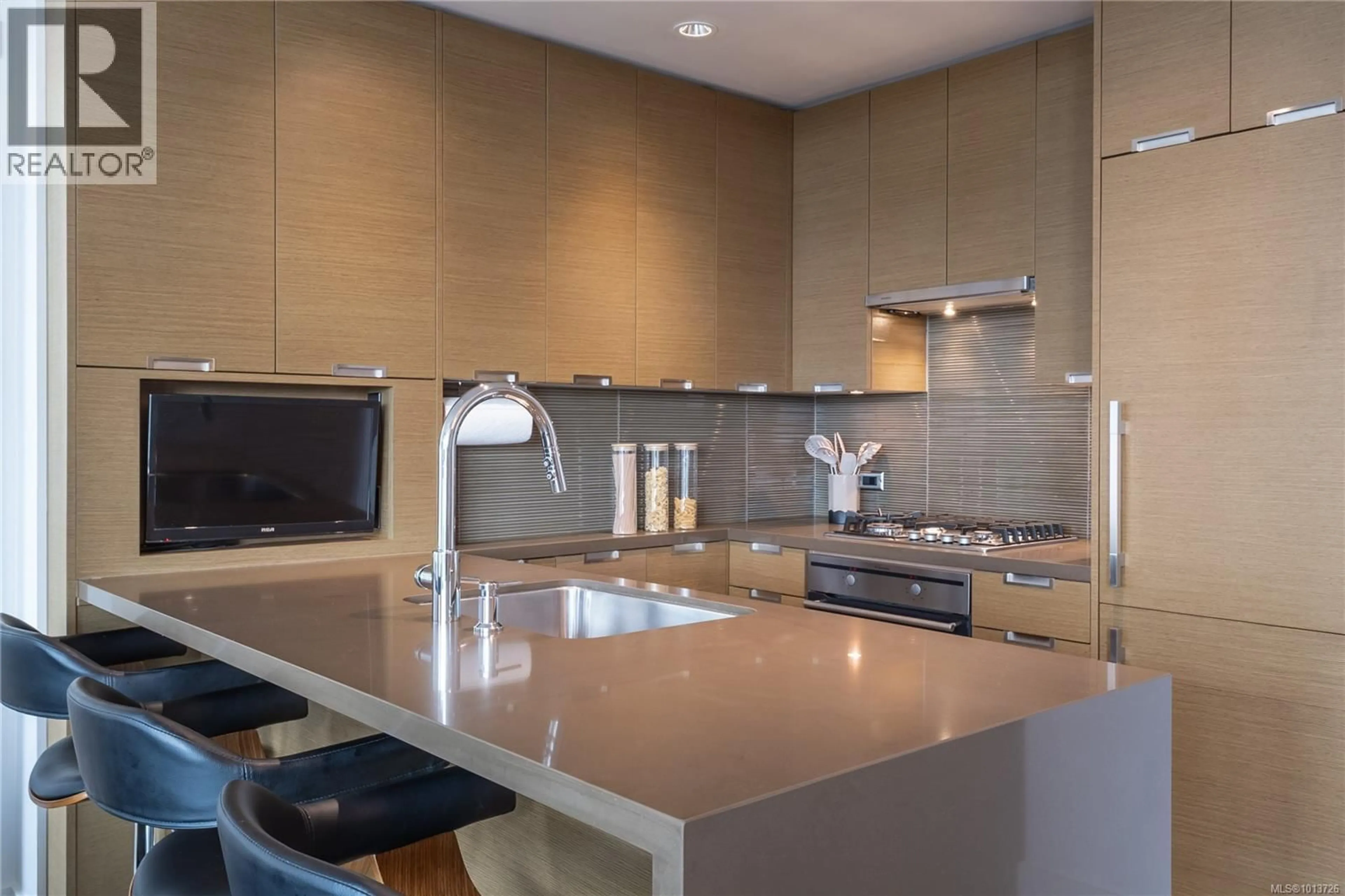 Contemporary kitchen, ceramic/tile floor for 504 - 83 SAGHALIE ROAD, Victoria British Columbia V9A0E7