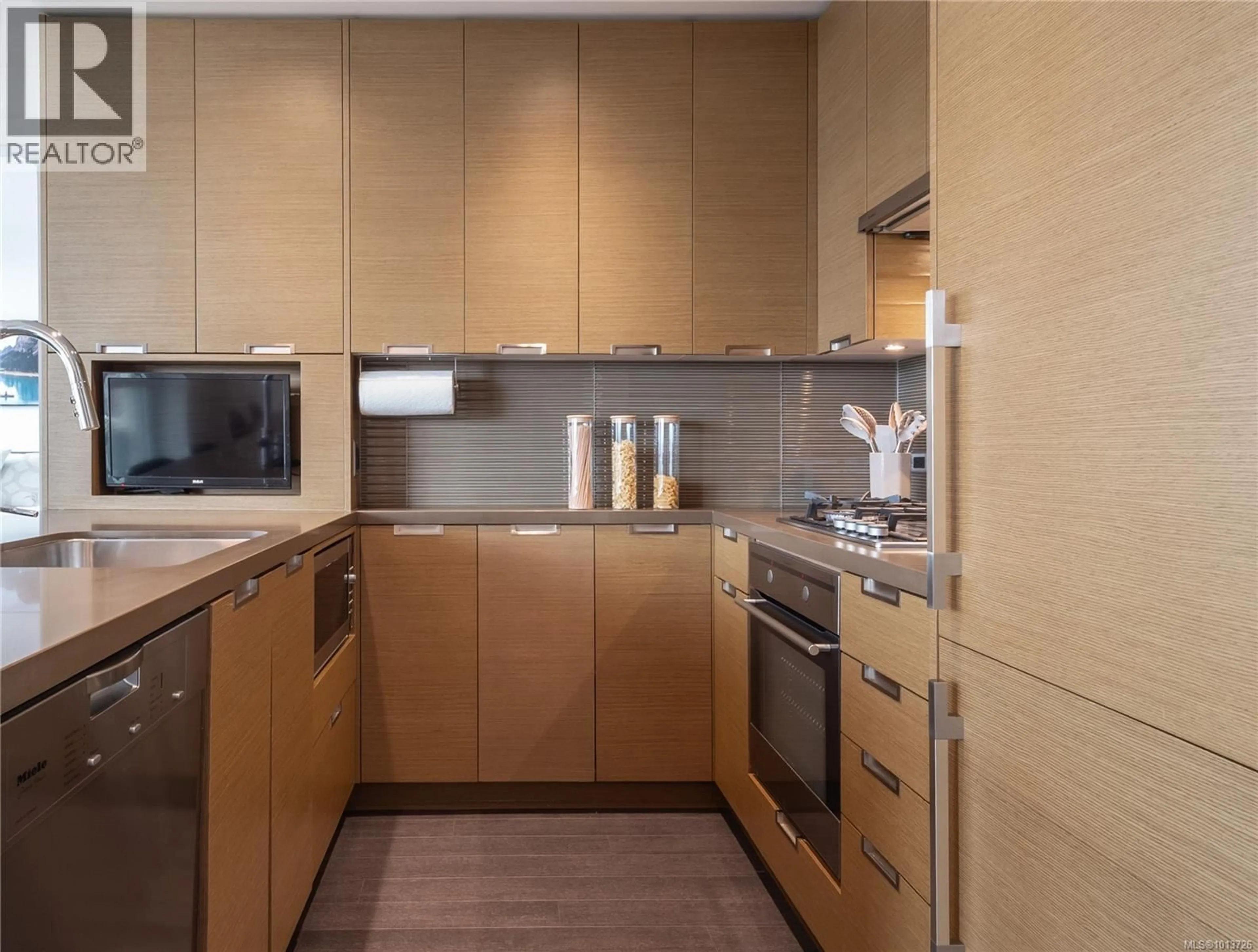 Standard kitchen, wood/laminate floor for 504 - 83 SAGHALIE ROAD, Victoria British Columbia V9A0E7