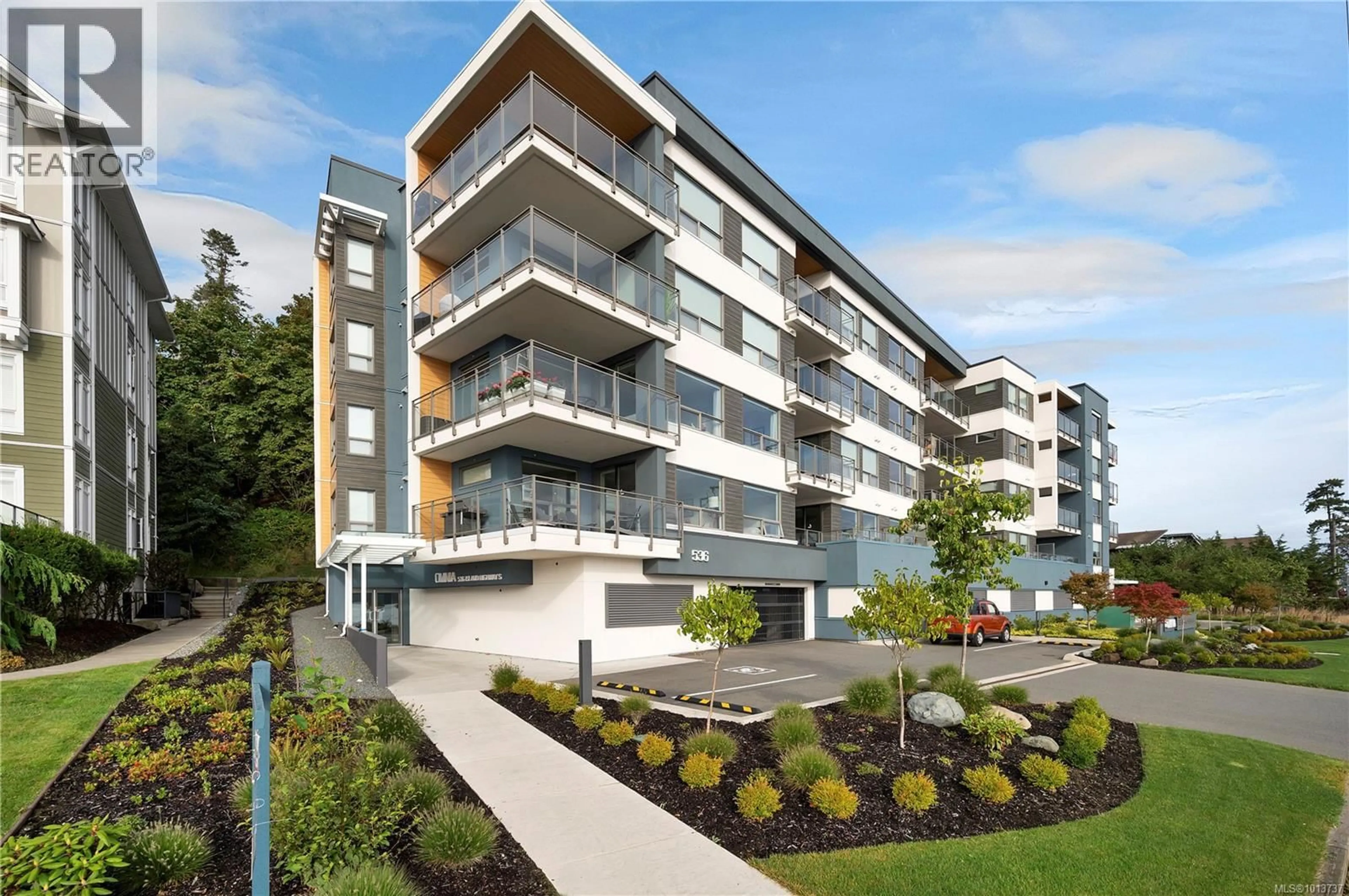 A pic from outside/outdoor area/front of a property/back of a property/a pic from drone, building for 404 - 536 ISLAND HIGHWAY SOUTH, Campbell River British Columbia V9W1A5