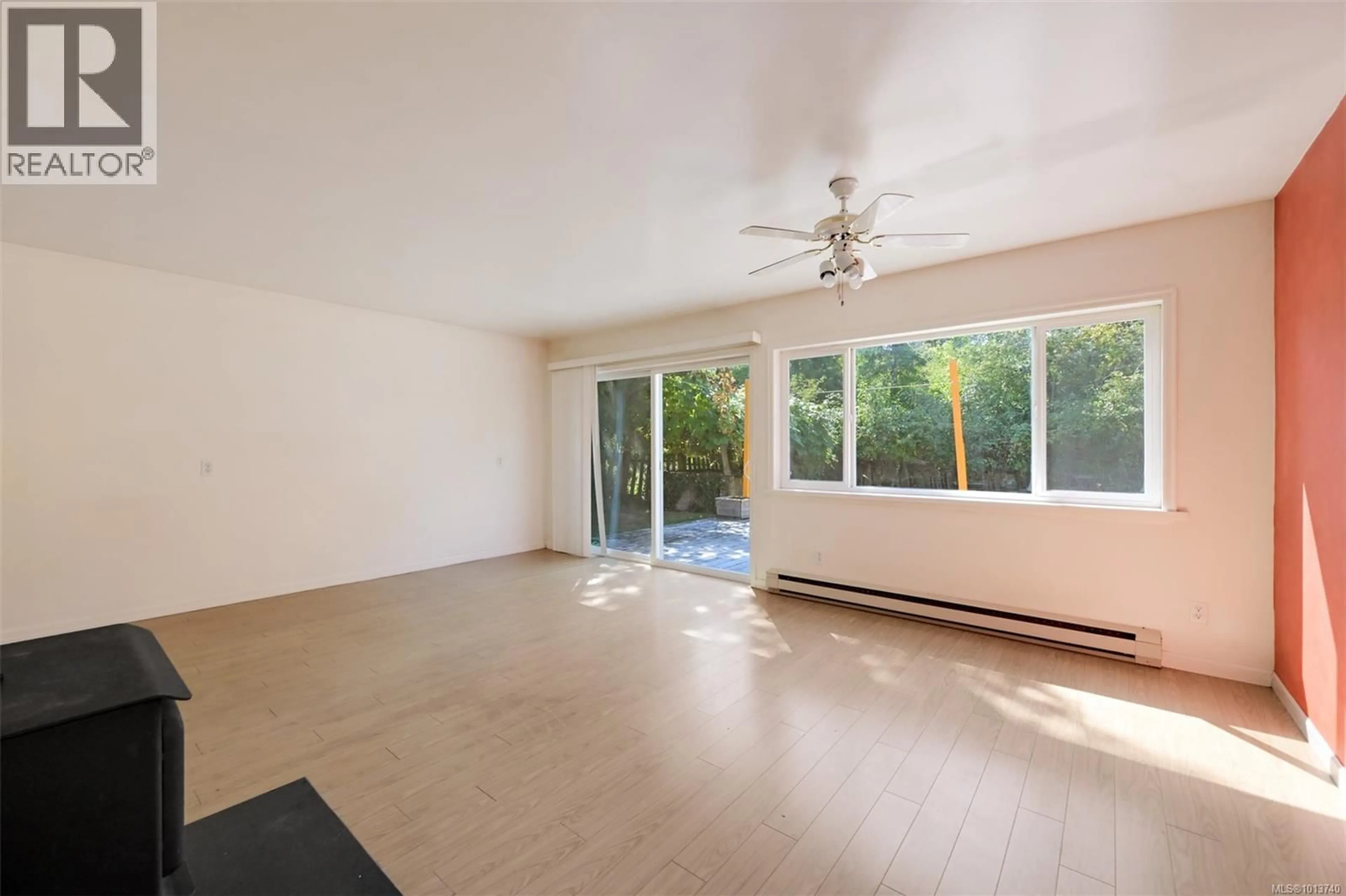 A pic of a room for 735 VIOLET AVENUE, Saanich British Columbia V8Z2R4