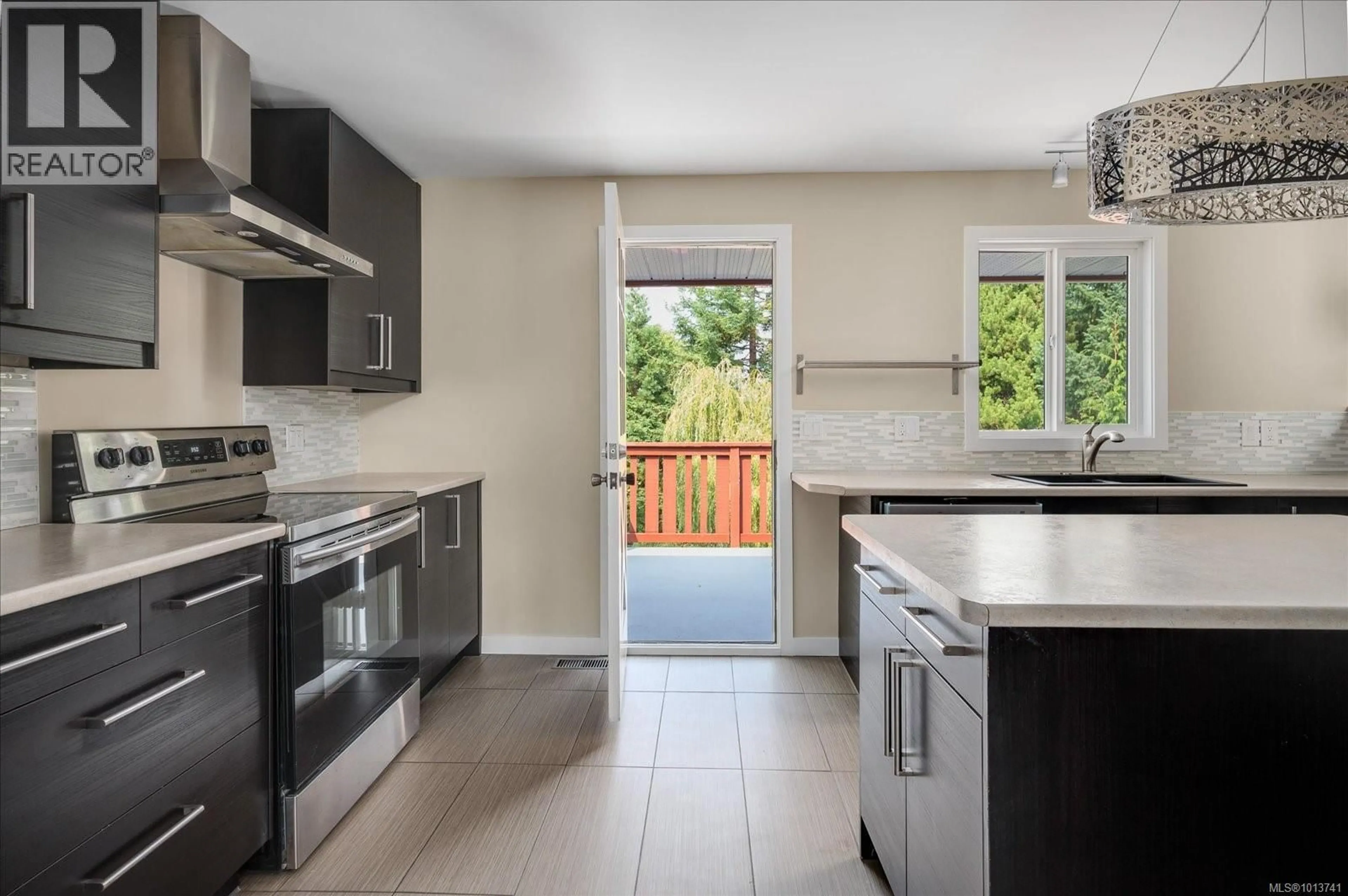 Open concept kitchen, unknown for 5450 OCEANVIEW TERRACE, Nanaimo British Columbia V9V1G7