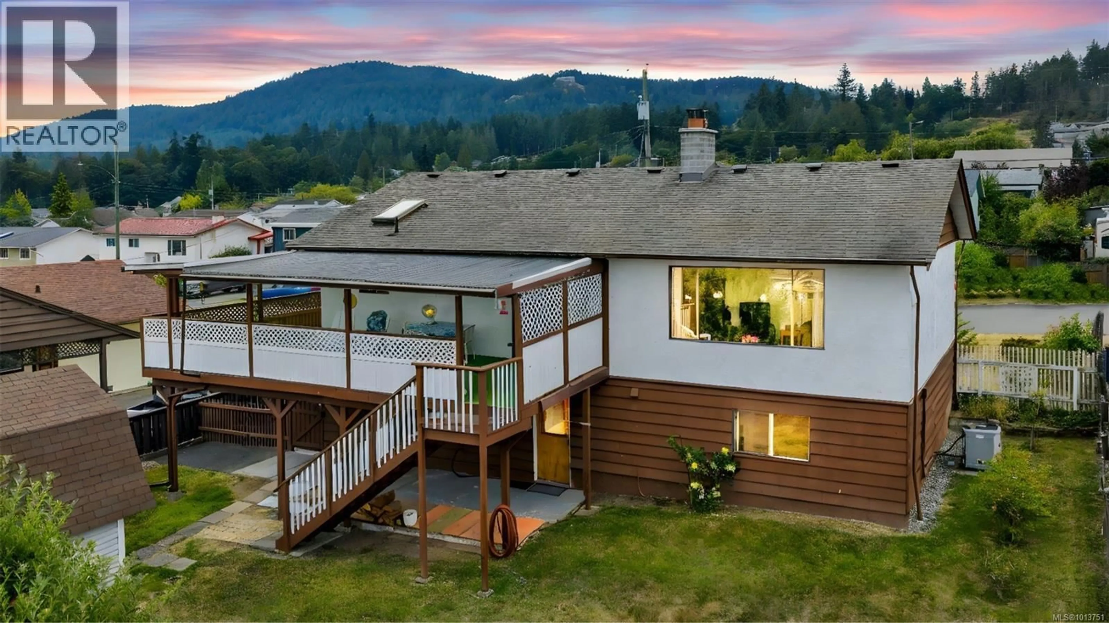 A pic from outside/outdoor area/front of a property/back of a property/a pic from drone, mountain view for 1585 FREDA STREET, Crofton British Columbia V0R1R0