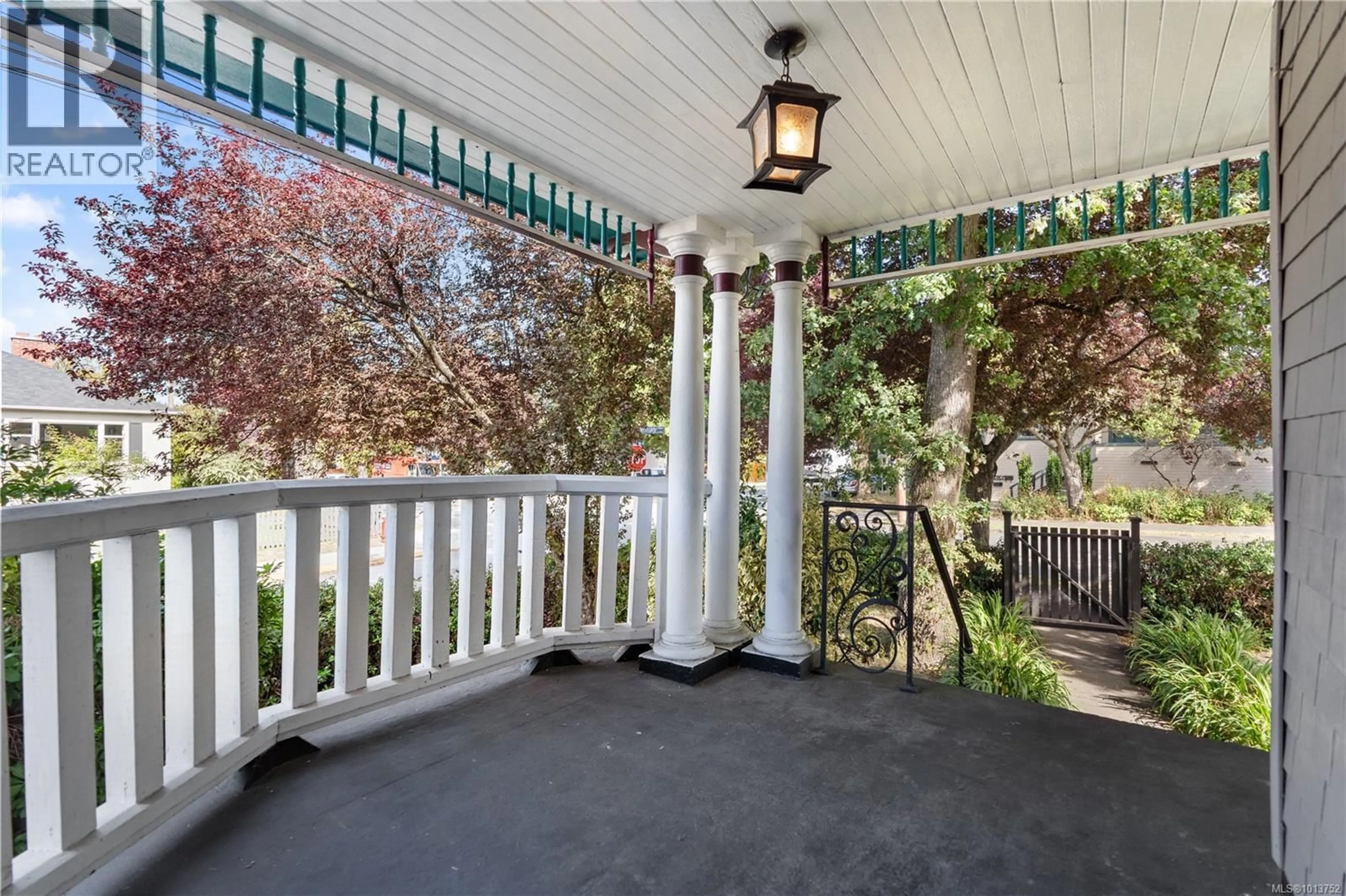 Patio, street for 1726 STANLEY AVENUE, Victoria British Columbia V8R3W8