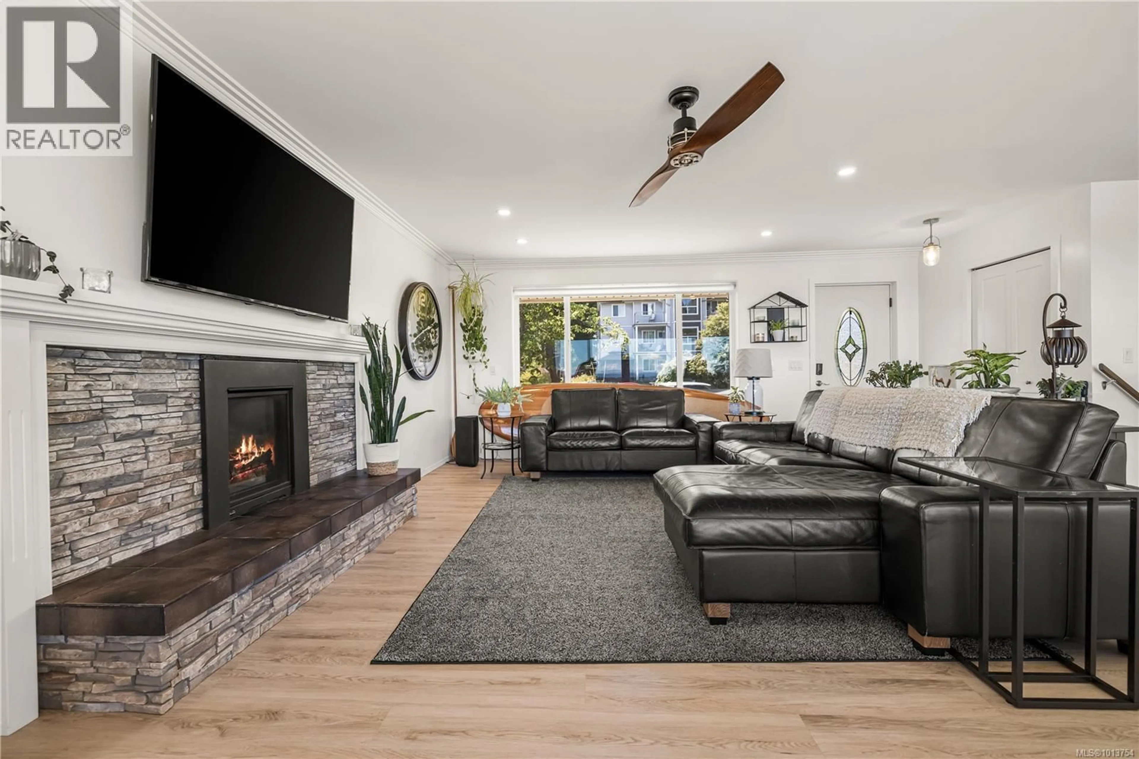 Living room with furniture, unknown for 251 BIRCH STREET, Campbell River British Columbia V9W2S4