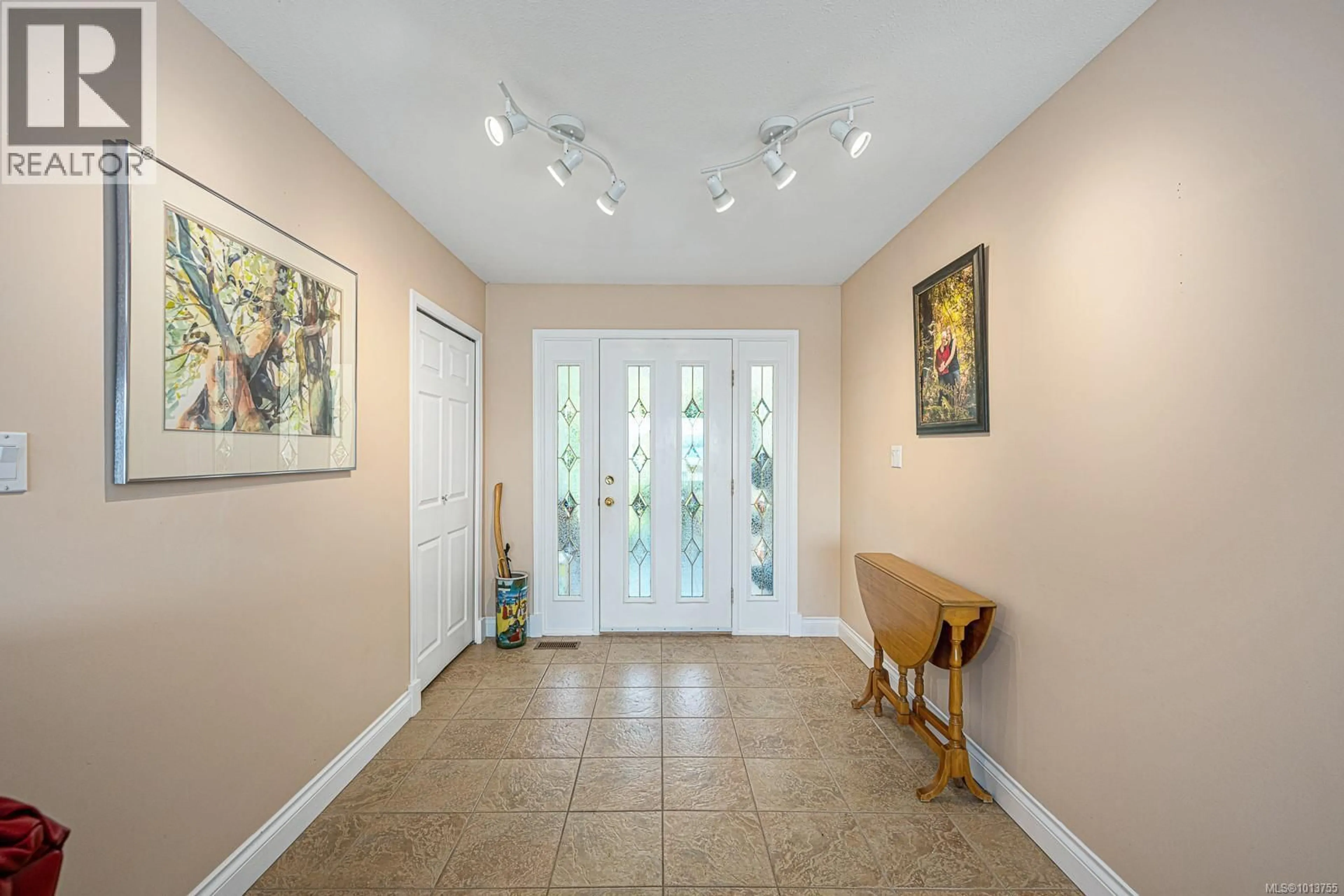 Indoor entryway for 200 CROME POINT ROAD, Bowser British Columbia V0R1G0