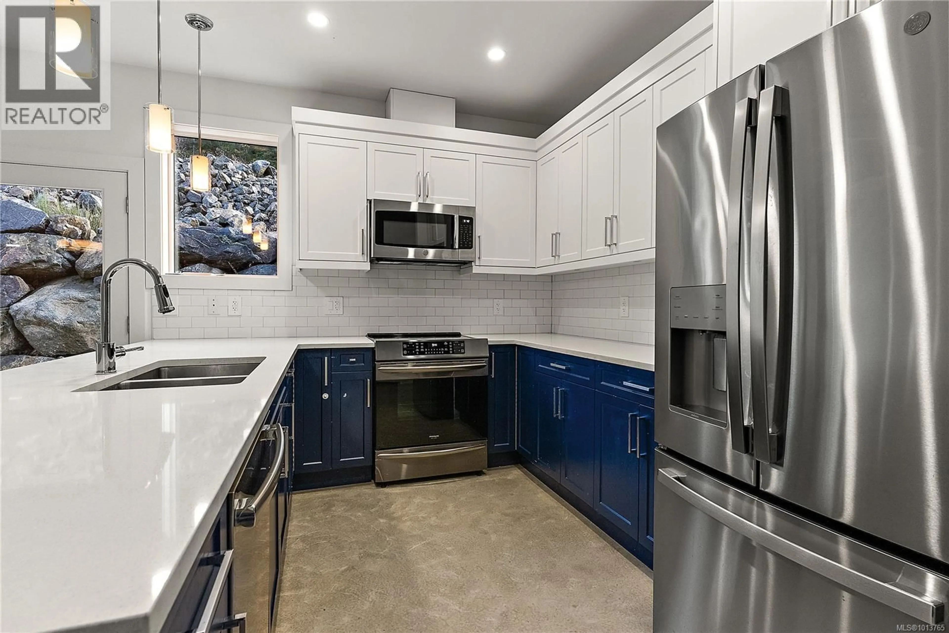 Contemporary kitchen, ceramic/tile floor for 1073 GAMMON WAY, Shawnigan Lake British Columbia V0R2W3