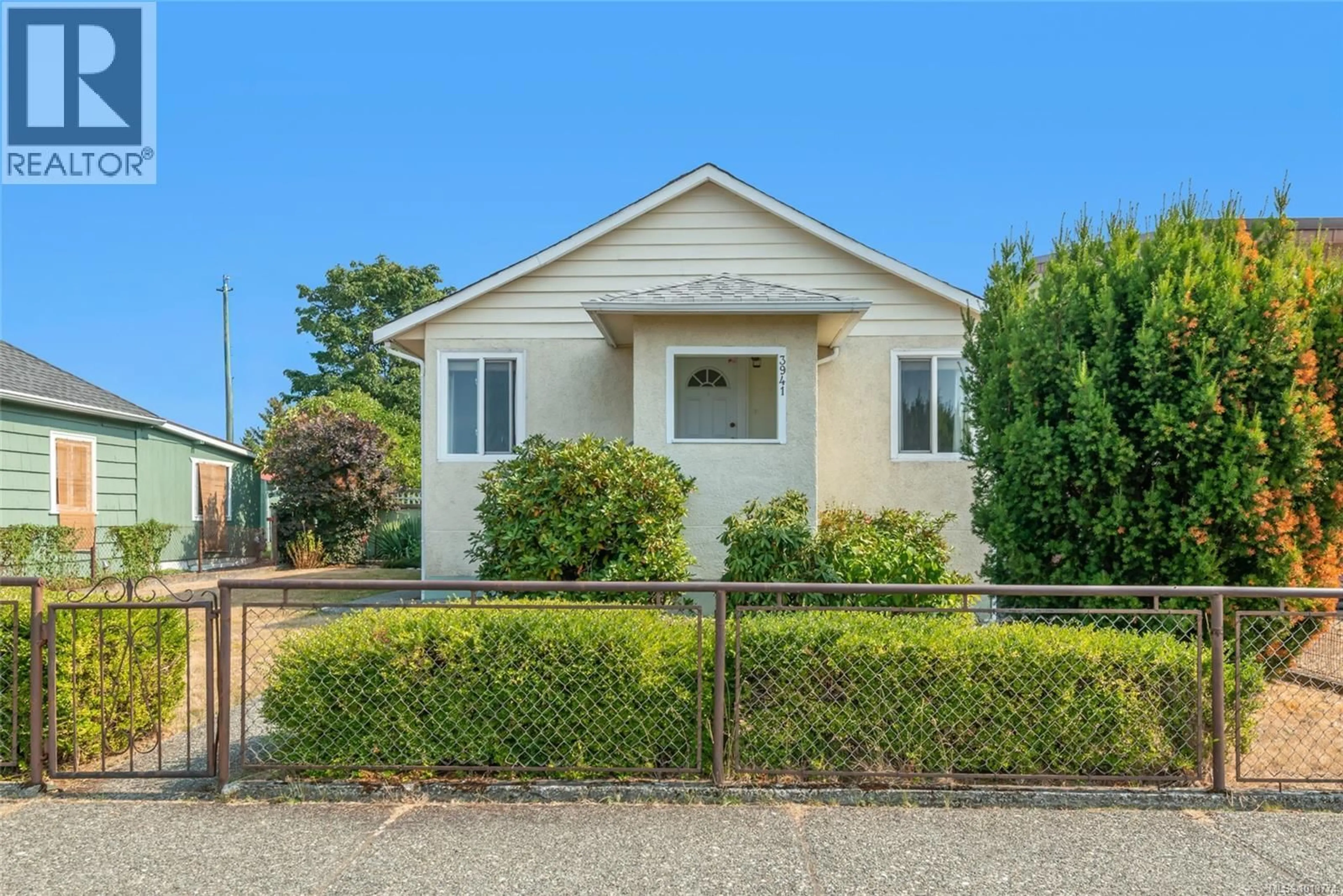 Home with vinyl exterior material, street for 3941 9TH AVENUE, Port Alberni British Columbia V9Y4V1