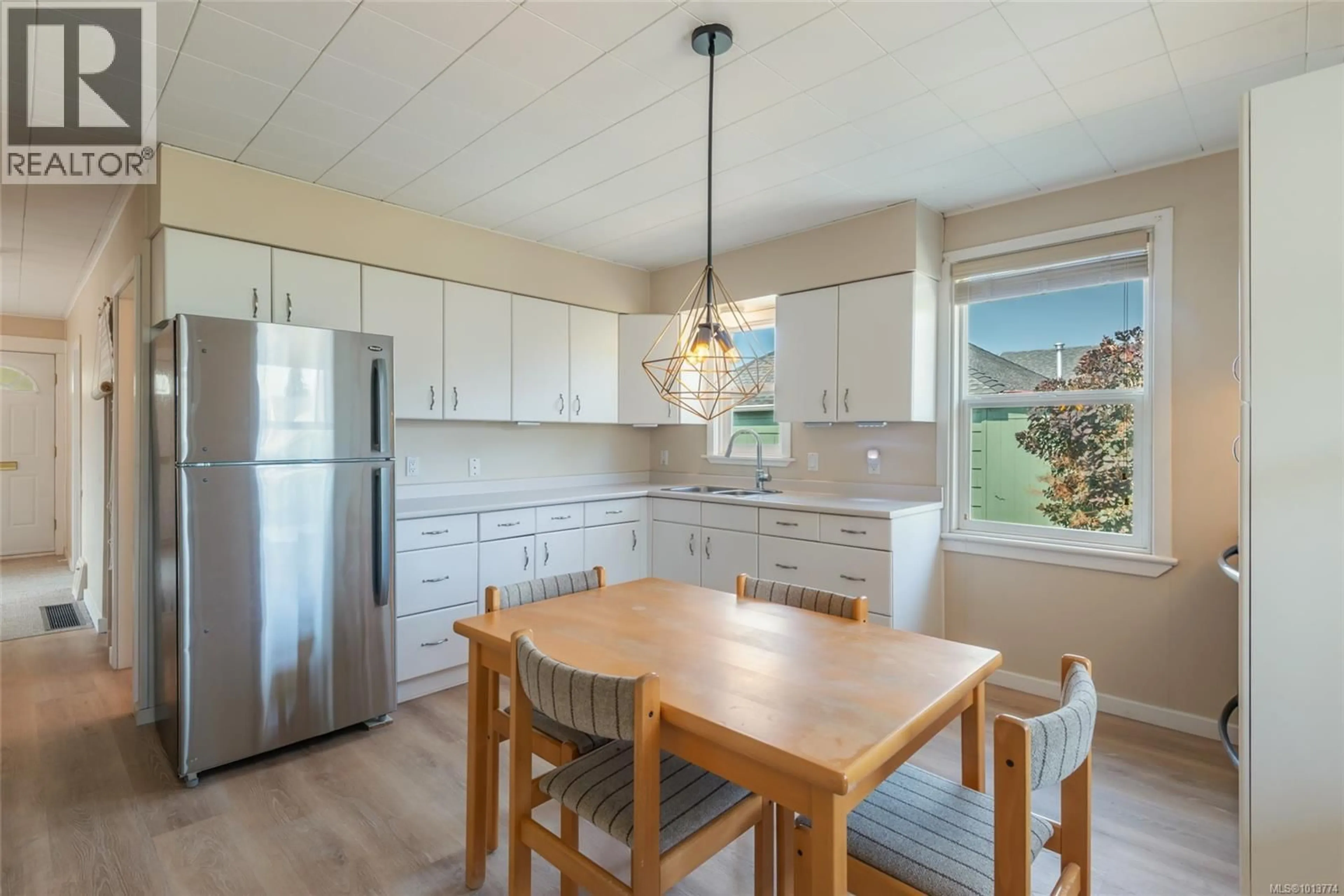 Open concept kitchen, wood/laminate floor for 3941 9TH AVENUE, Port Alberni British Columbia V9Y4V1