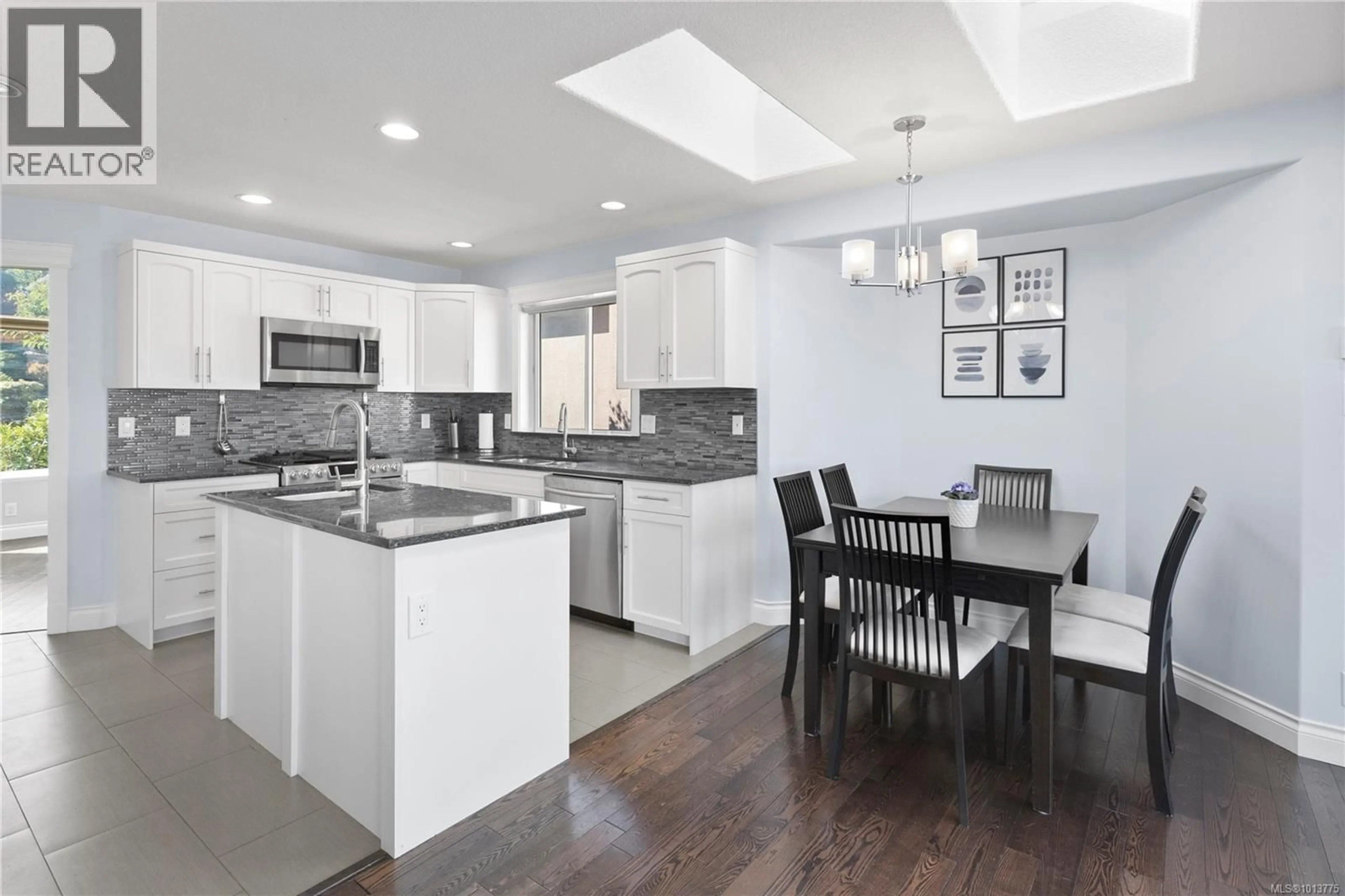 Open concept kitchen, unknown for 6542 RAVEN ROAD, Nanaimo British Columbia V9V1R1