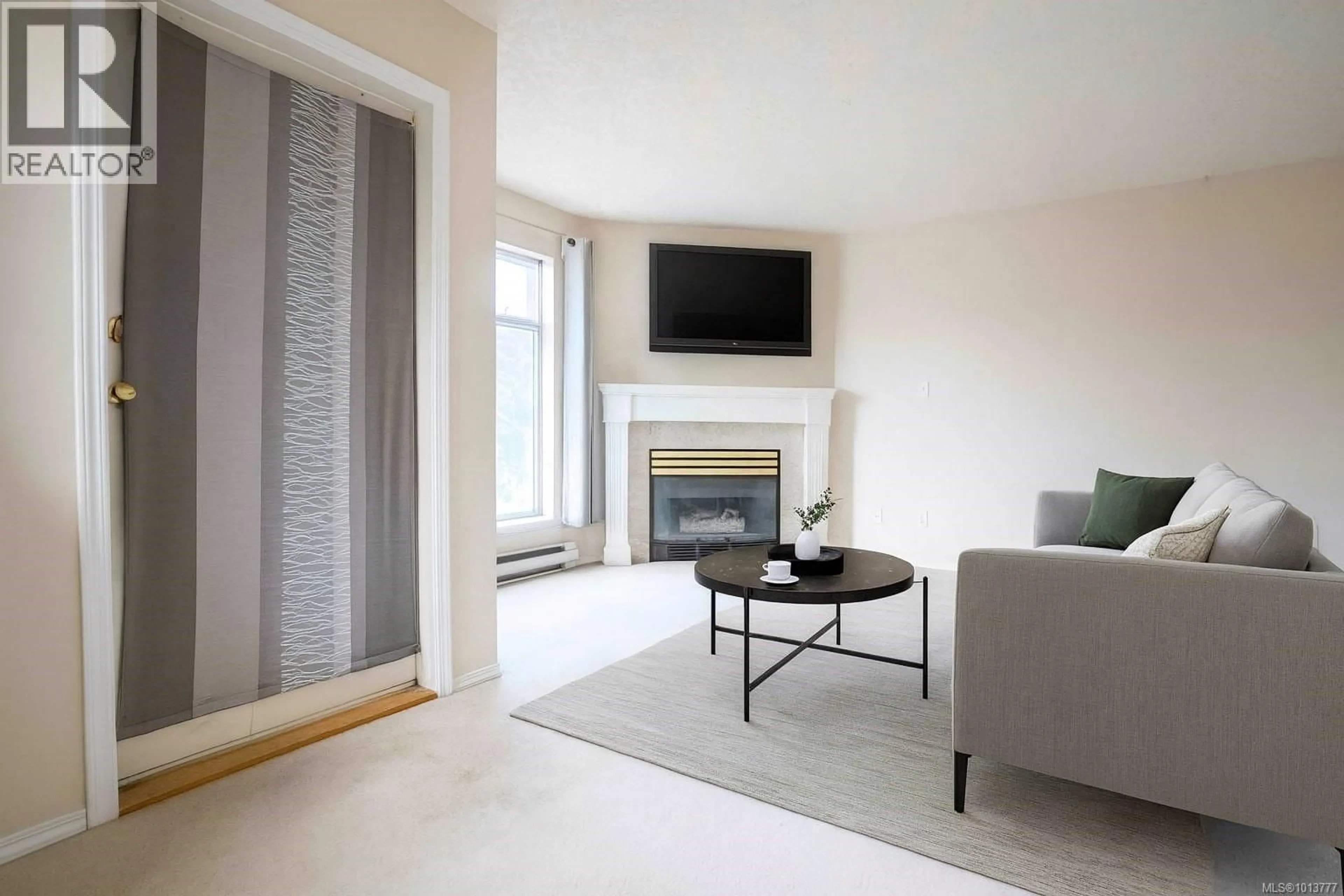 Living room with furniture, unknown for 305 - 2511 QUADRA STREET, Victoria British Columbia V8T4E1