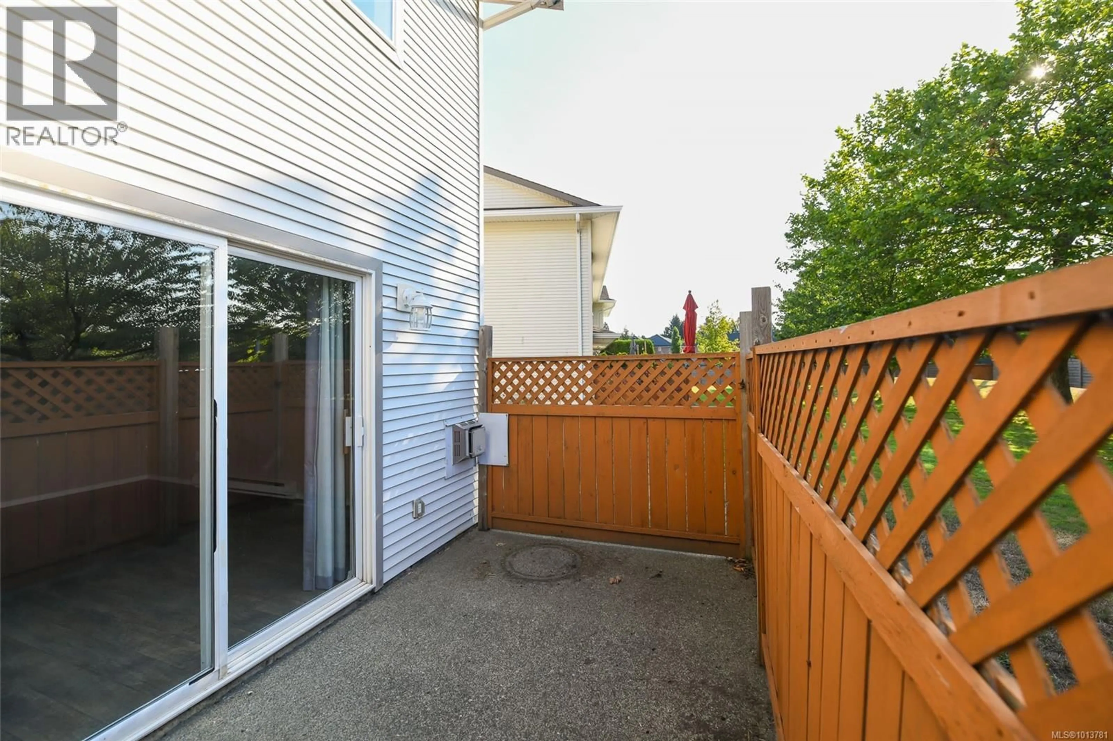 Patio, street for 5 - 717 ASPEN ROAD, Comox British Columbia V9M3X4