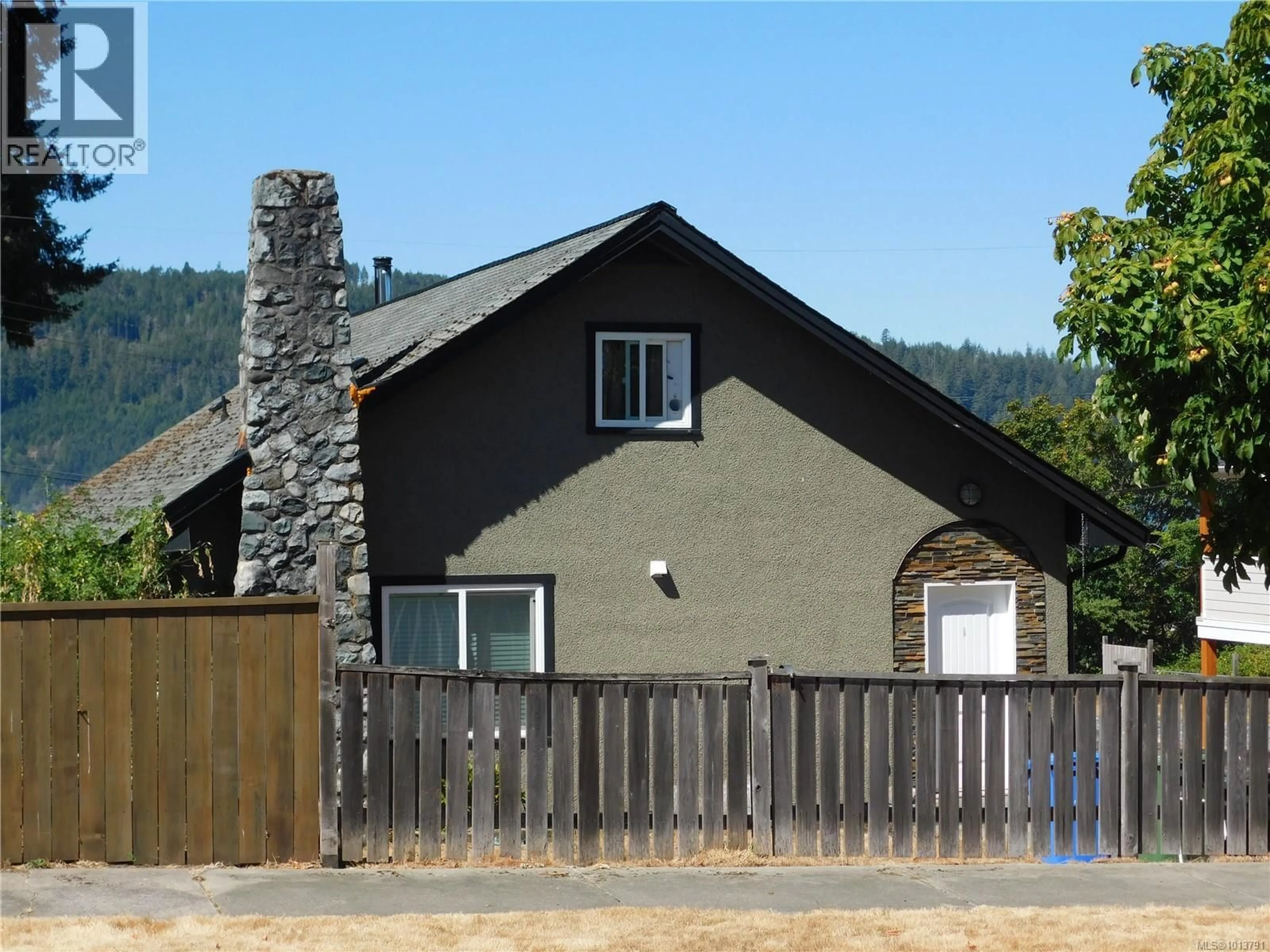Home with vinyl exterior material, unknown for 2968-2972 KINGSWAY AVENUE, Port Alberni British Columbia V9Y1X6