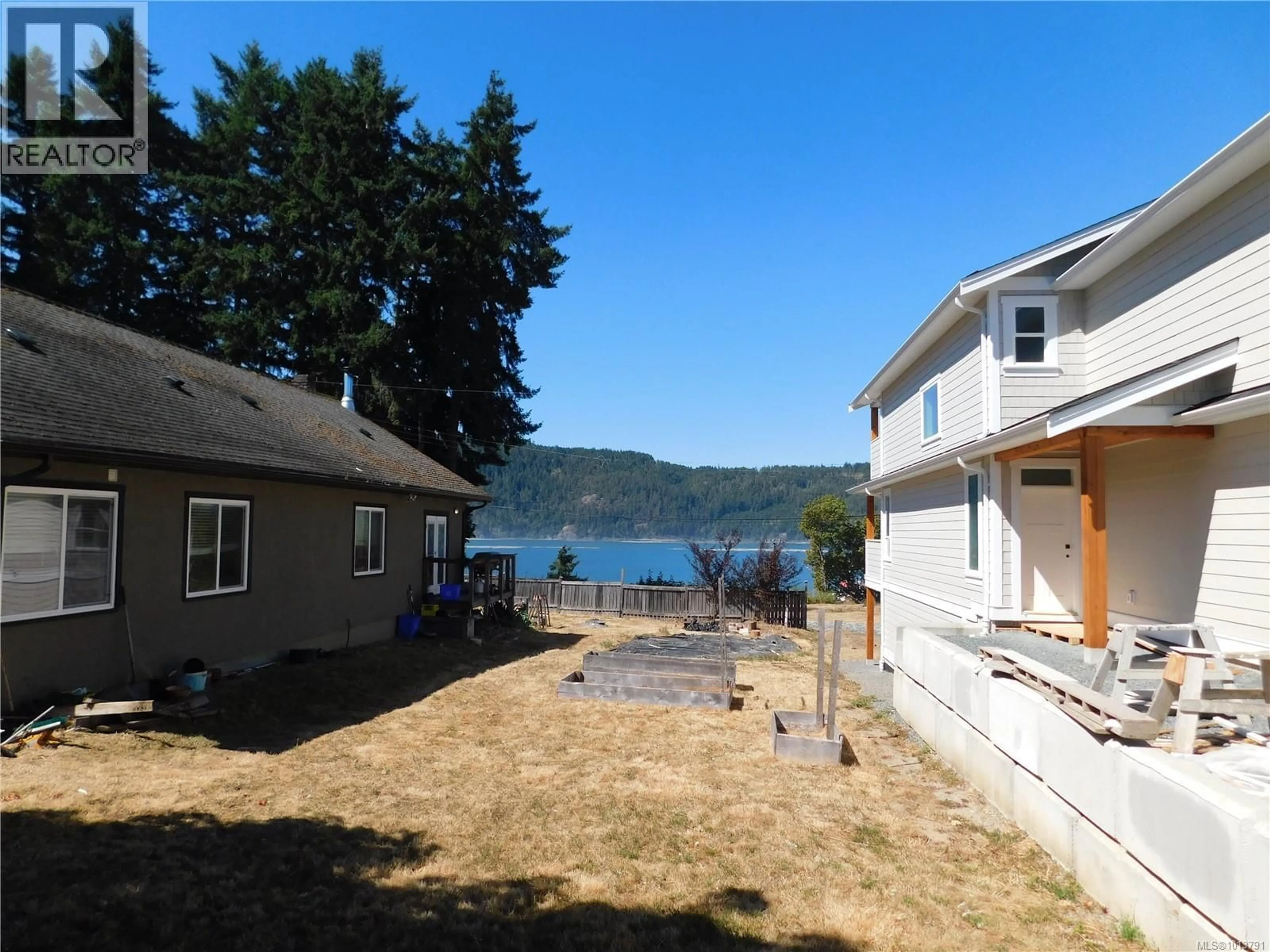 A pic from outside/outdoor area/front of a property/back of a property/a pic from drone, water/lake/river/ocean view for 2968-2972 KINGSWAY AVENUE, Port Alberni British Columbia V9Y1X6