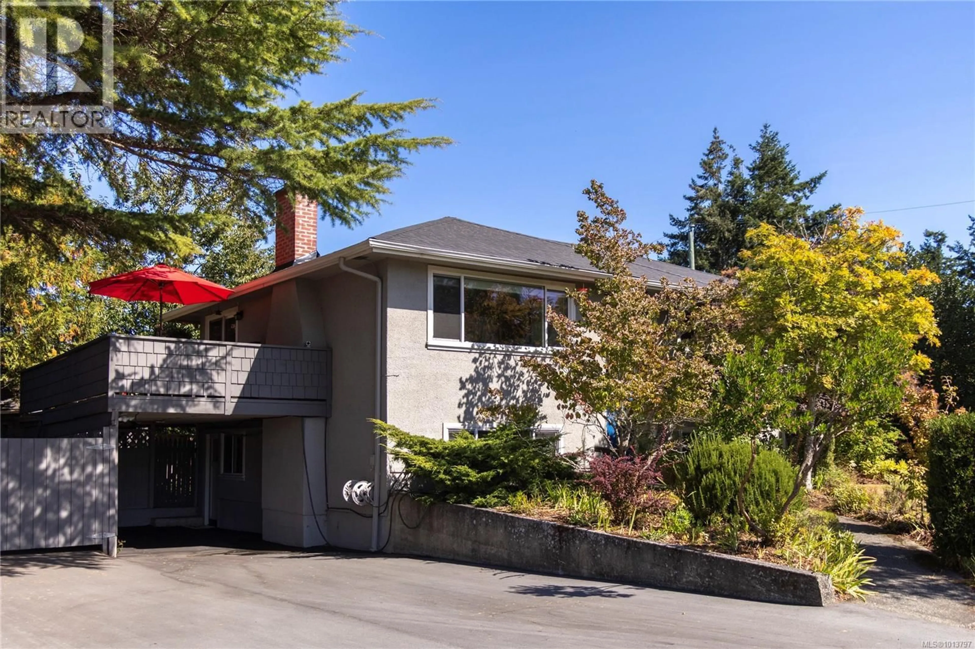 Unknown for 1846 SAN JUAN AVENUE, Saanich British Columbia V8N2H9