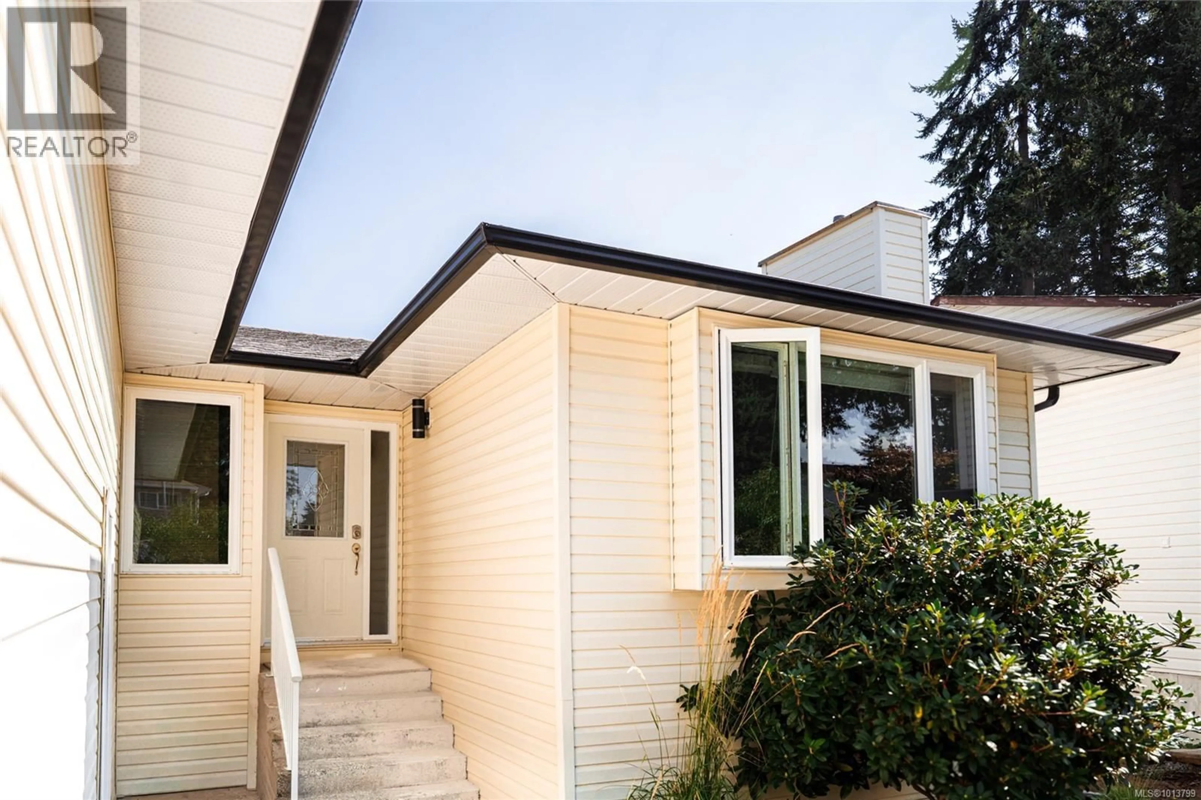 Home with vinyl exterior material, street for 2551 STAMPEDE TRAIL, Nanaimo British Columbia V9T5S4