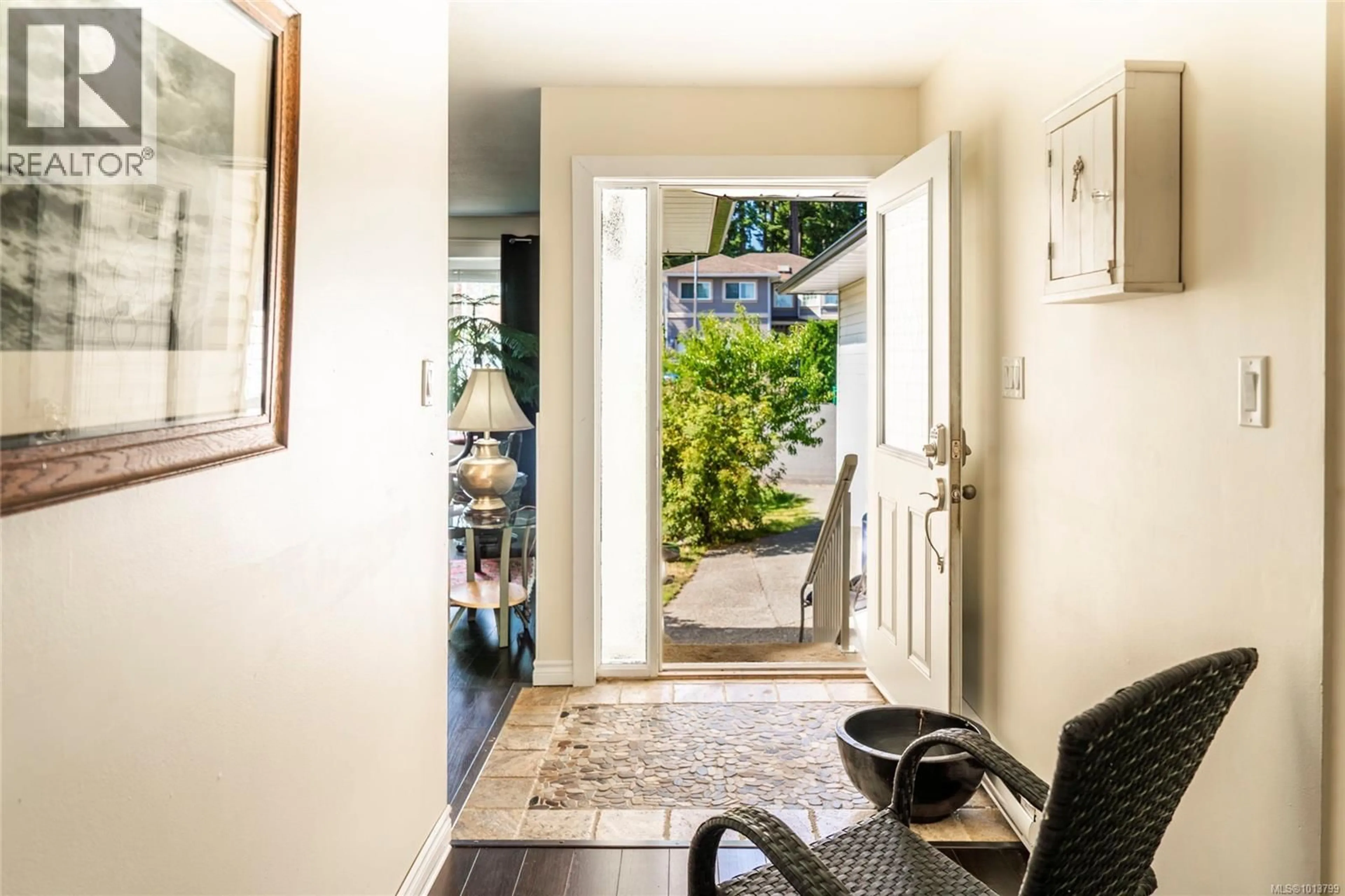 Indoor entryway for 2551 STAMPEDE TRAIL, Nanaimo British Columbia V9T5S4