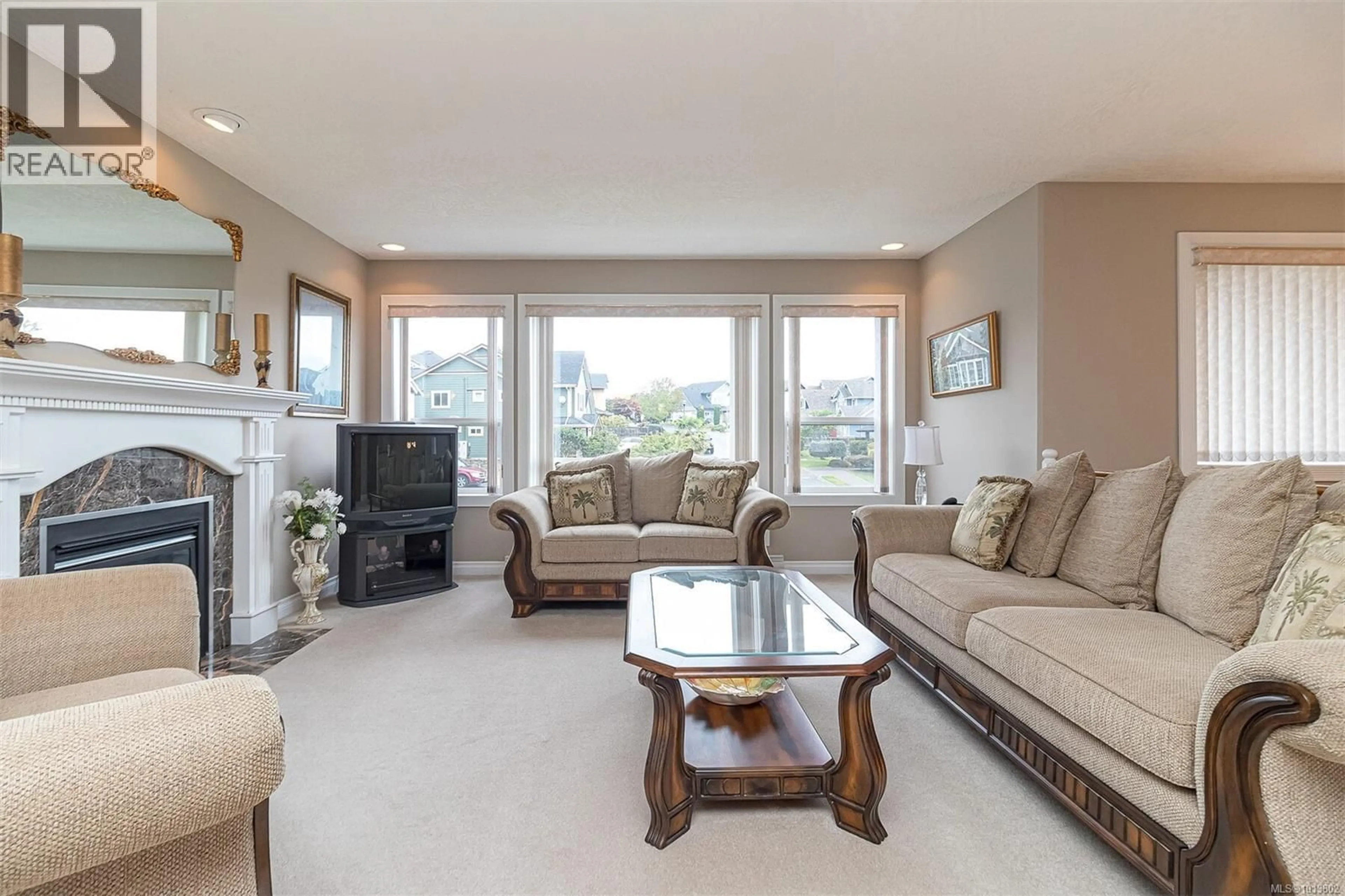 Living room with furniture, unknown for 2267 SETCHFIELD AVENUE, Langford British Columbia V9B5W1