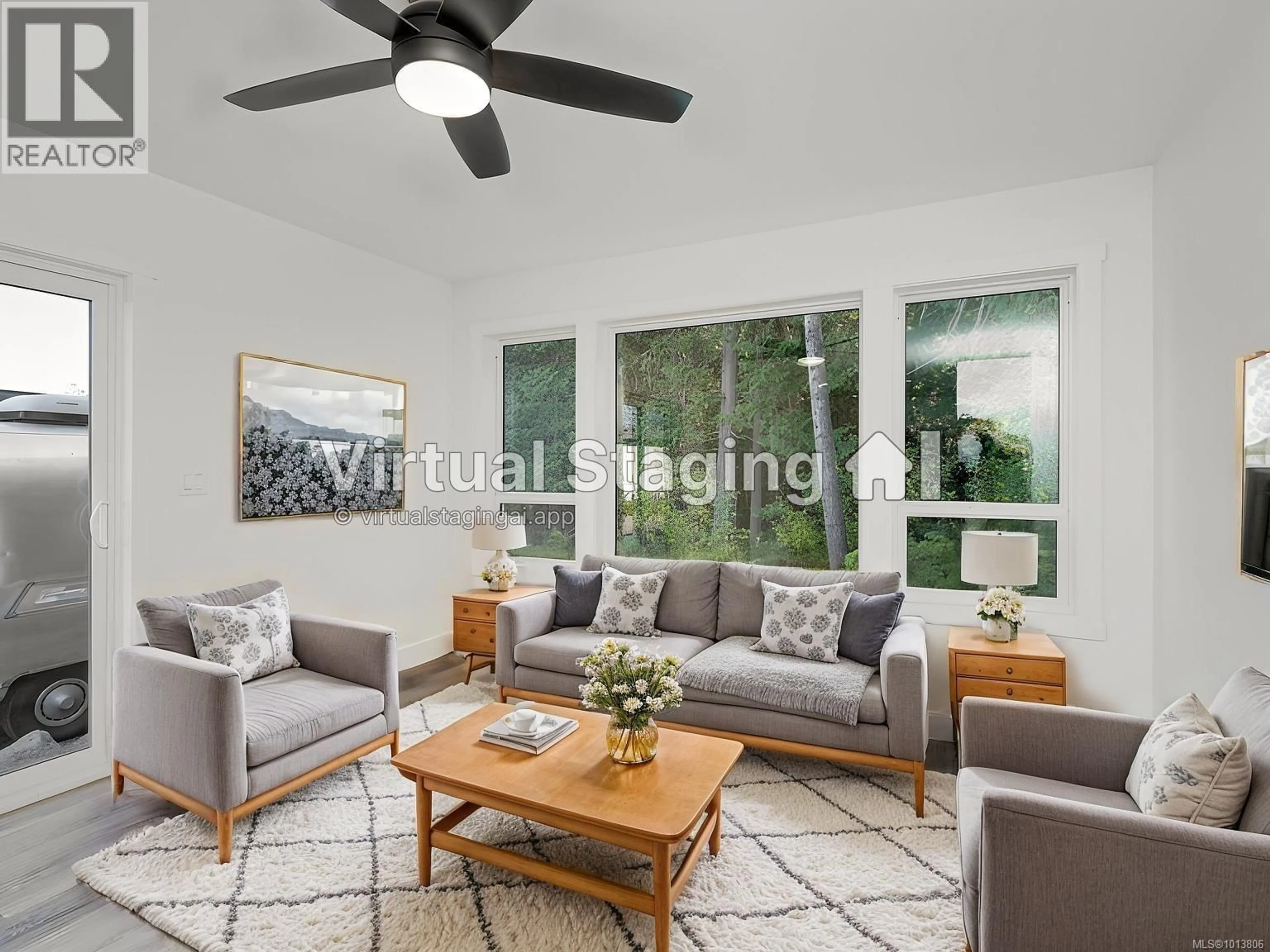 Living room with furniture, unknown for 431 - 747 OLD PLACE ROAD, Central Saanich British Columbia V8M0C3