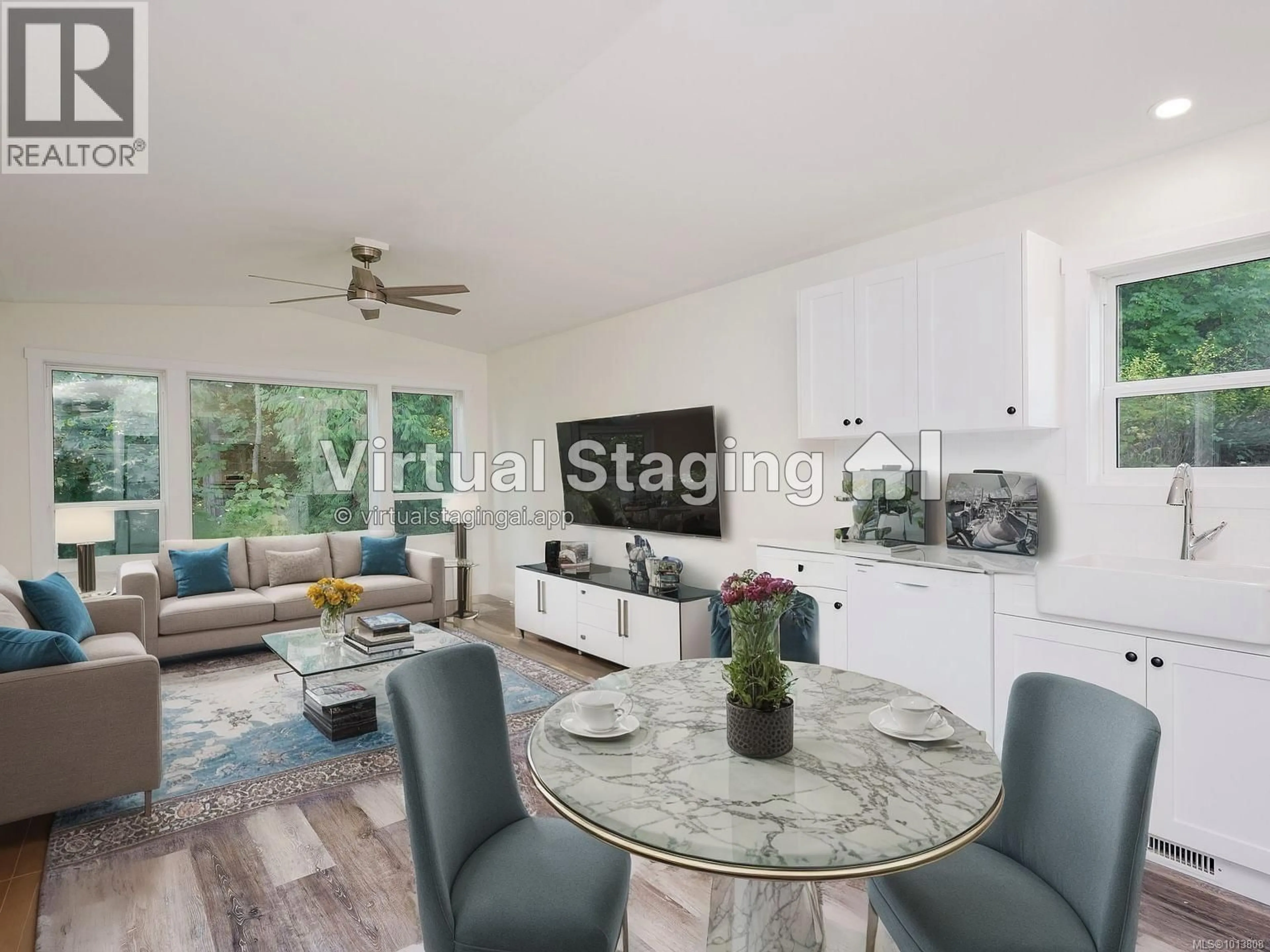 Living room with furniture, wood/laminate floor for 432 - 747 OLD PLACE ROAD, Central Saanich British Columbia V8M0C3