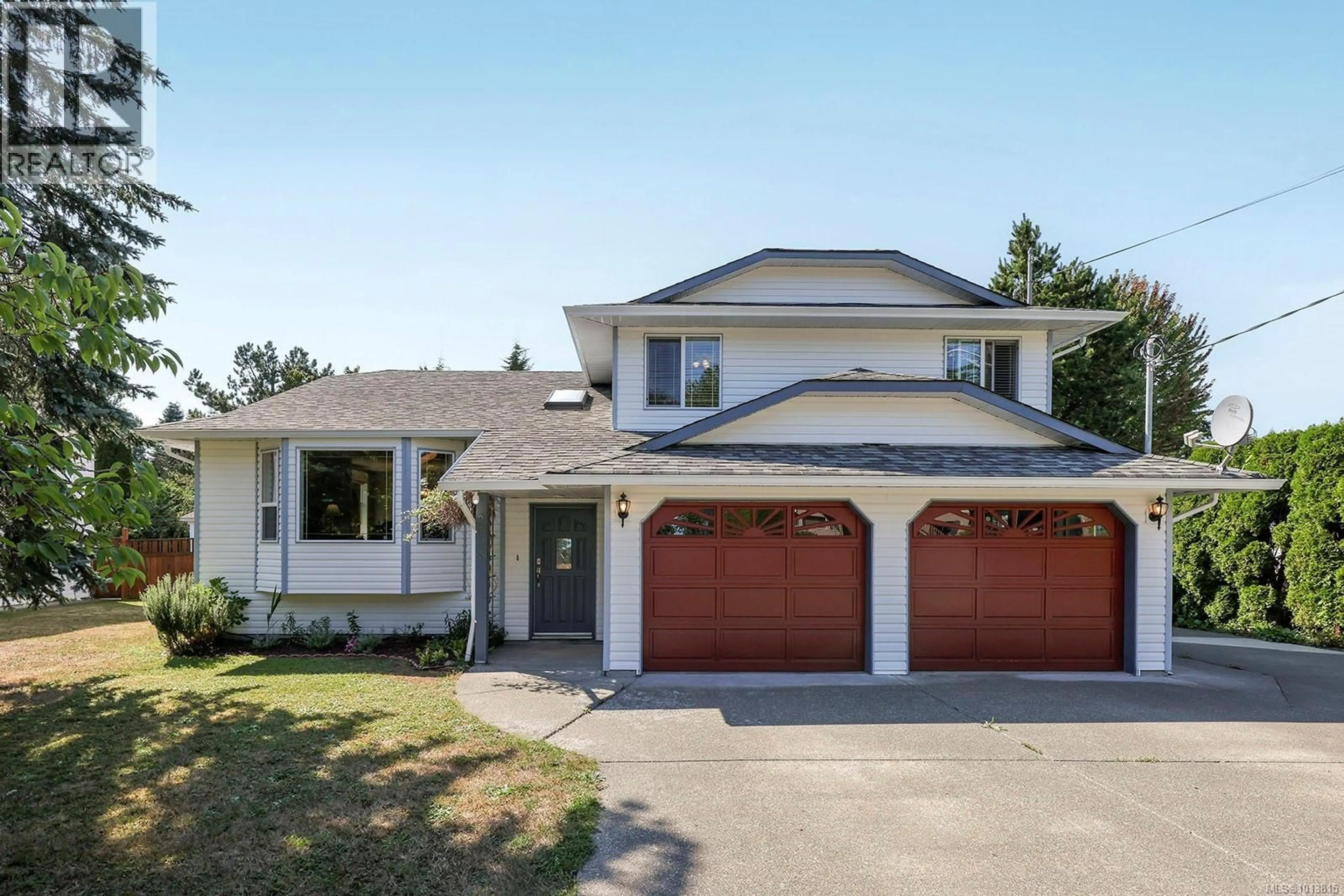 Home with vinyl exterior material, street for 2625 STEWART AVENUE, Courtenay British Columbia V9N7K4