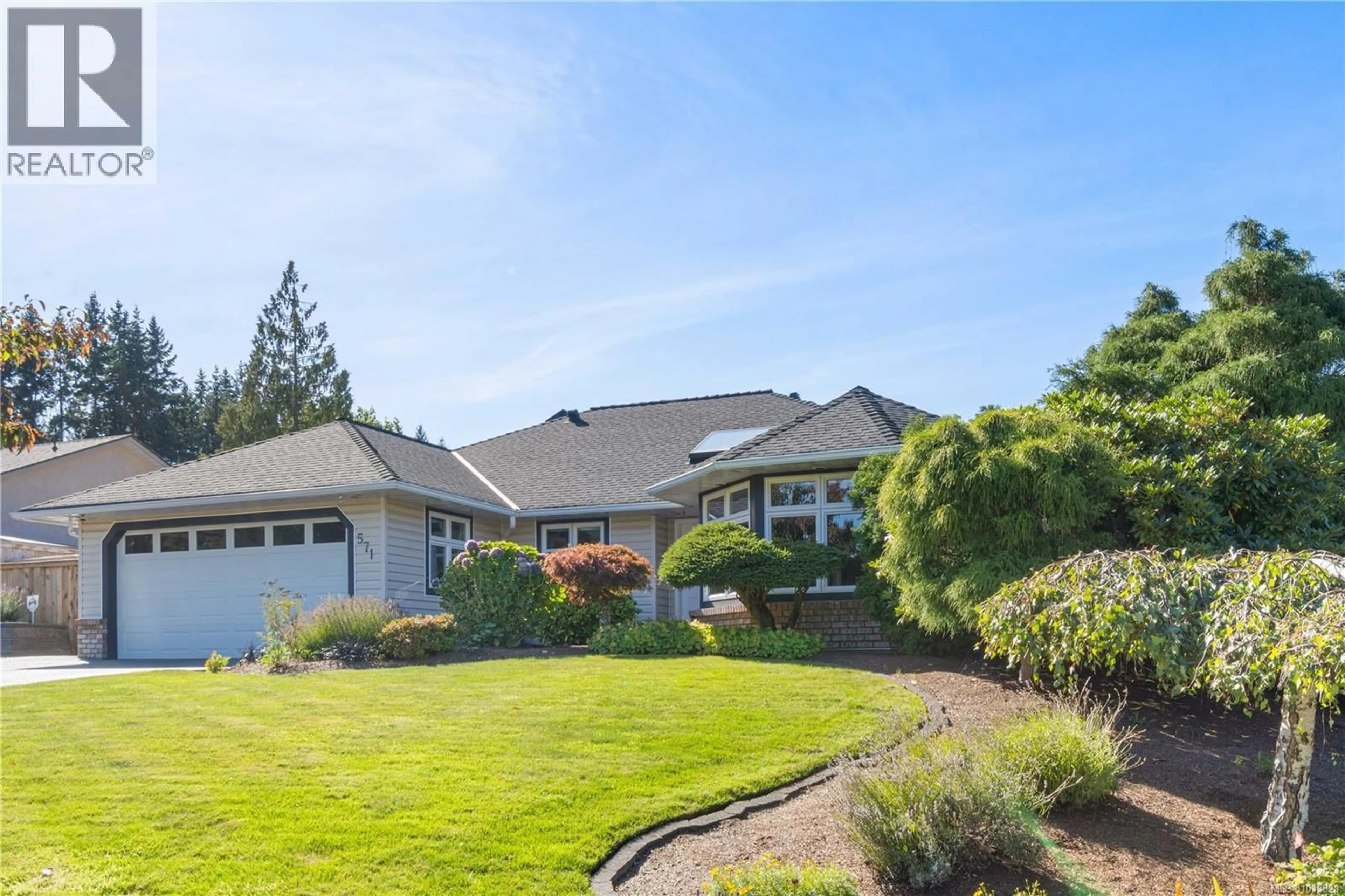 Home with vinyl exterior material, water/lake/river/ocean view for 571 HOLLYWOOD ROAD, Qualicum Beach British Columbia V9K1A1