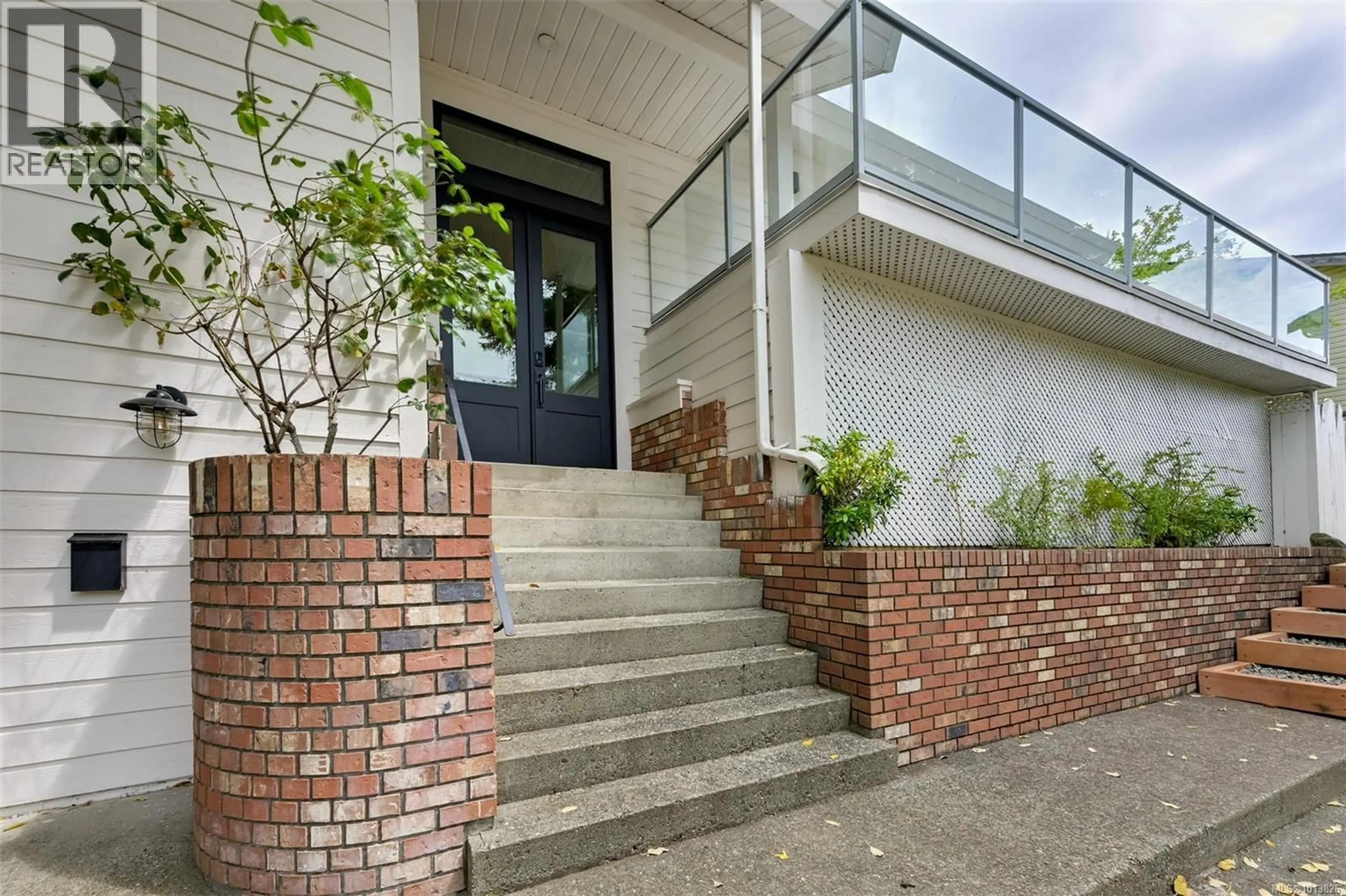 Home with brick exterior material, street for 632 CAIRNDALE ROAD, Colwood British Columbia V9C2R2